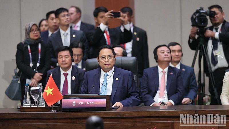 Thủ tướng Phạm Minh Chính tham dự Phiên toàn thể Hội nghị Cấp cao ASEAN lần thứ 43. Thủ tướng Phạm Minh Chính tham dự Phiên toàn thể Hội nghị Cấp cao ASEAN lần thứ 43.