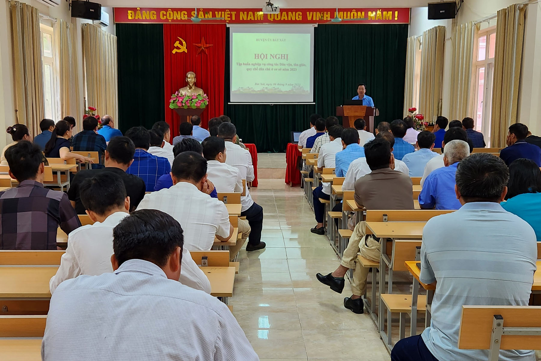 Quang cảnh hội nghị. Quang cảnh hội nghị.jpg