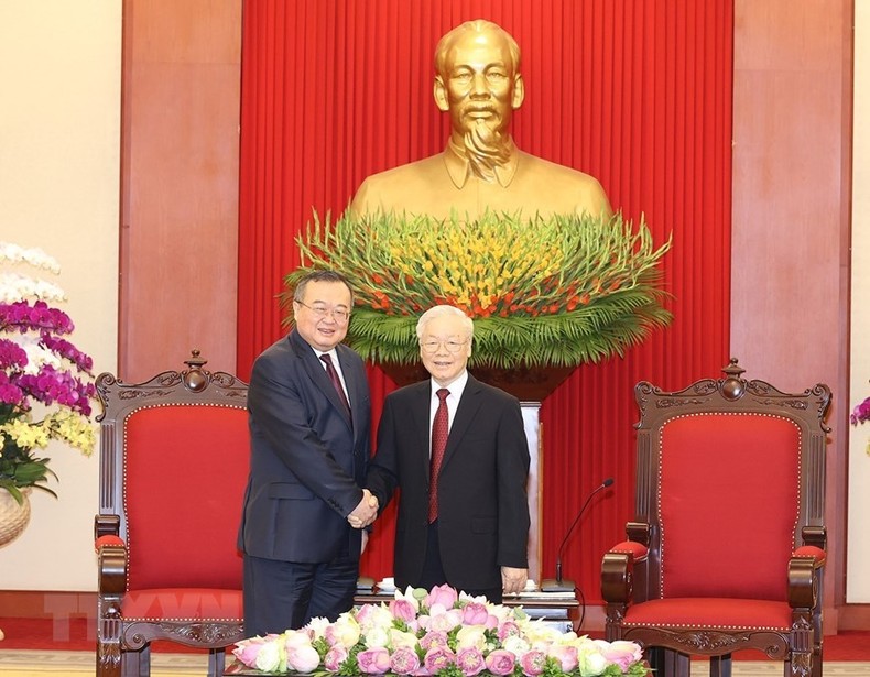 Tổng Bí thư Nguyễn Phú Trọng bắt tay Trưởng Ban Liên lạc Đối ngoại Trung ương Đảng Cộng sản Trung Quốc Lưu Kiến Siêu. Tổng Bí thư Nguyễn Phú Trọng bắt tay Trưởng Ban Liên lạc Đối ngoại Trung ương Đảng Cộng sản Trung Quốc Lưu Kiến Siêu.