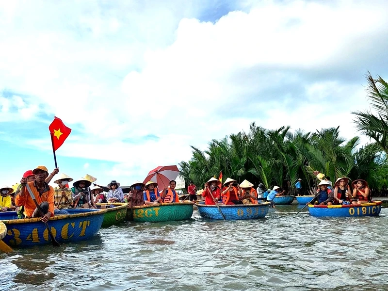 Điểm gặp gỡ, dừng thuyền ở ngã ba sông