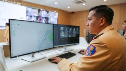 Lùi xe tại trạm thu phí trên cao tốc để xử lý sự cố có bị phạt nguội?
