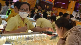 Tiếp tục nóng lên