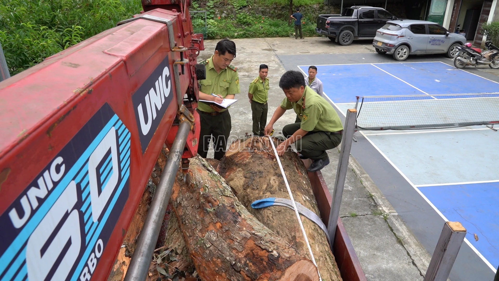 baolaocai-c_anh-15-tang-vat-thu-giu-tren-duong-van-chuyen-duoc-luc-luon-dua-ve-tram-kiem-lam-dia-ba-khu-vuc-xa-si-ma-cai.png