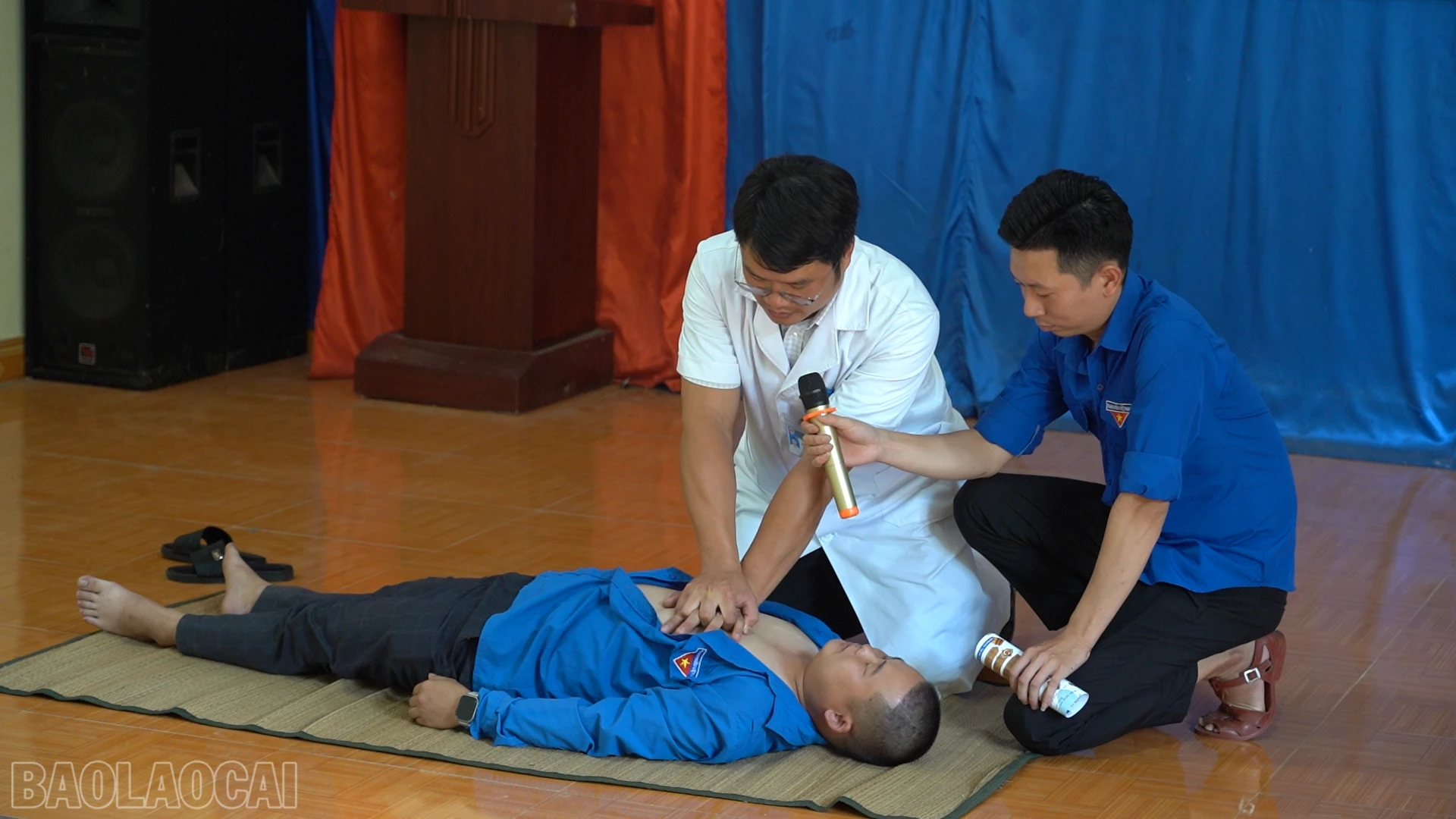 baolaocai-bl_anh-12-huwong-dan-ky-so-cap-cuwsus-nguoi-bi-duoi-nuoc-den-voi-doan-vien-thanh-nien-xa-phuc-khanh.png