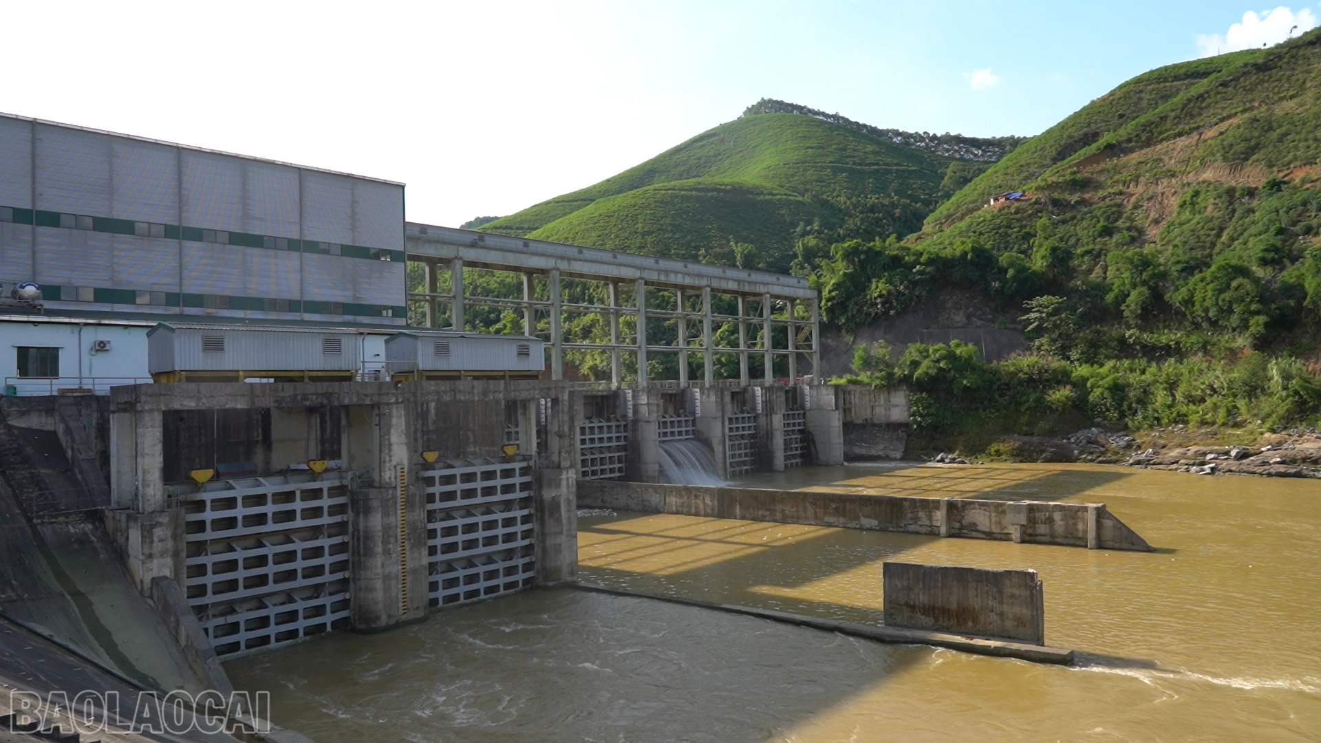 baolaocai-bl_anh-22-toan-canh-nha-may-thuy-dien.png