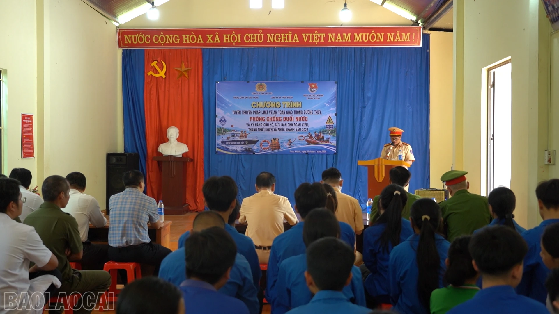 baolaocai-bl_anh-1-tuyen-truyen-pl-ve-atgt-duong-thuy-tai-xa-phuc-khanh.png