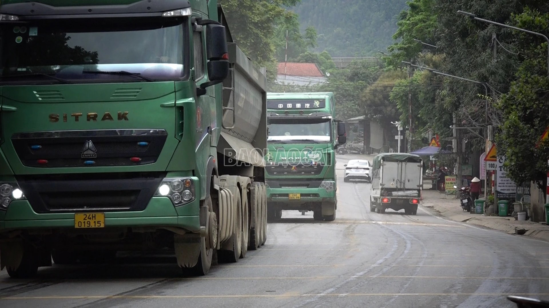 baolaocai-c_anh-19-xe-tai-trong-lon-qua-go-giam-toc.png