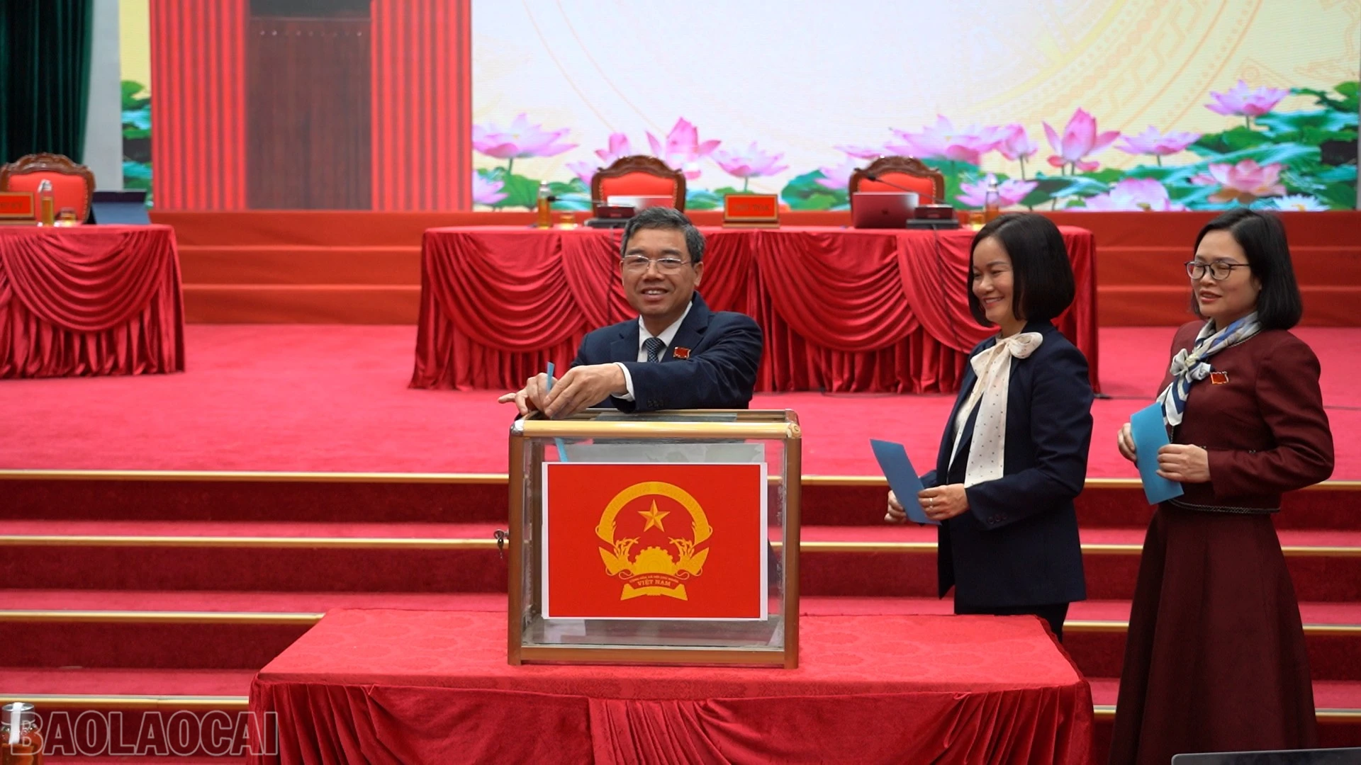 baolaocai-bl_anh-10-bo-phieu-bay-chuc-danh-uvub-phuong.png