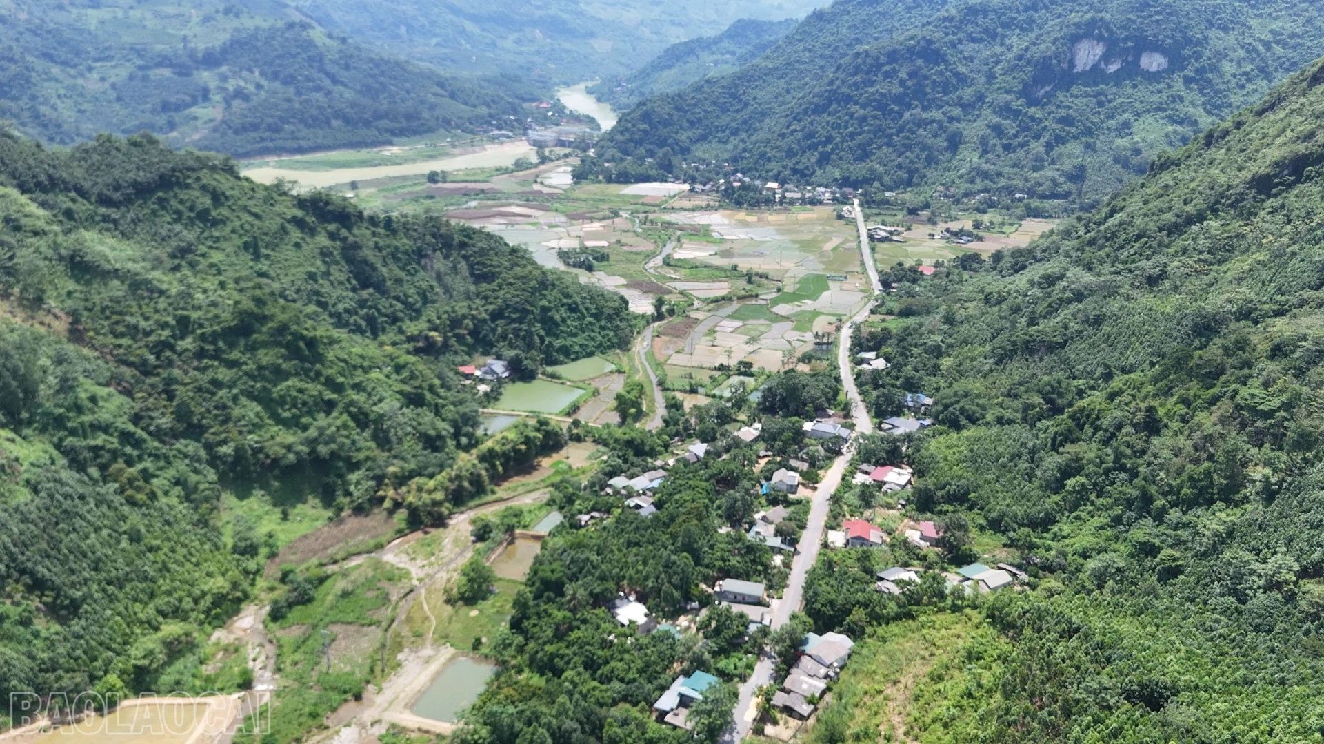 baolaocai-bl_anh-30-toan-canh-thon-trung-do.png