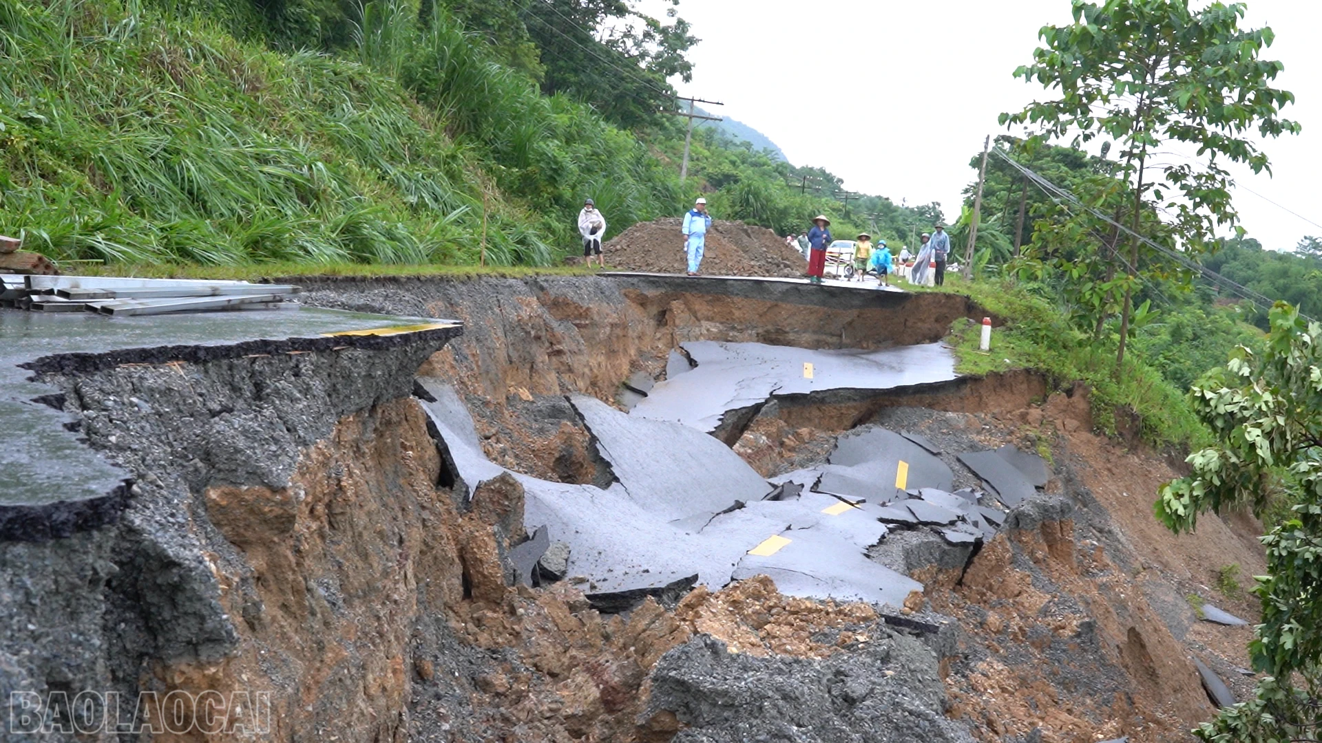 baolaocai-bl_anh-2-km-59-120-duong-tinh-161-thon-lien-ha-xa-bao-ha-sat-taluy-am-luc-23h-ngay-682026.png