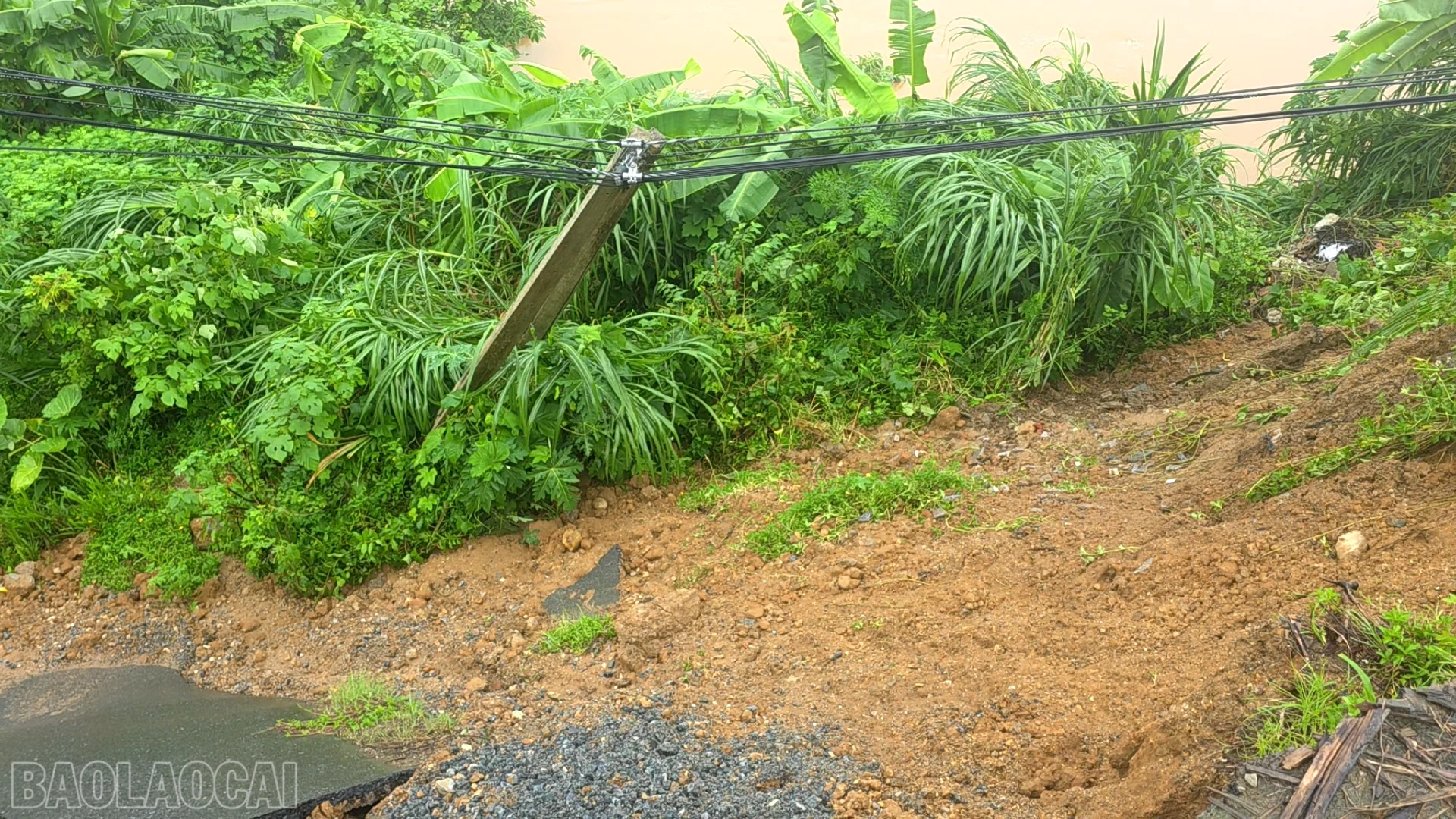 baolaocai-bl_anh-11-km-59-120-duong-tinh-161-thon-lien-ha-xa-bao-ha-sat-taluy-am-luc-23h-ngay-682026.png