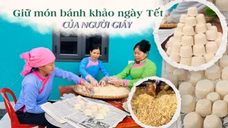 Giữ món bánh khảo ngày Tết của người Giáy
