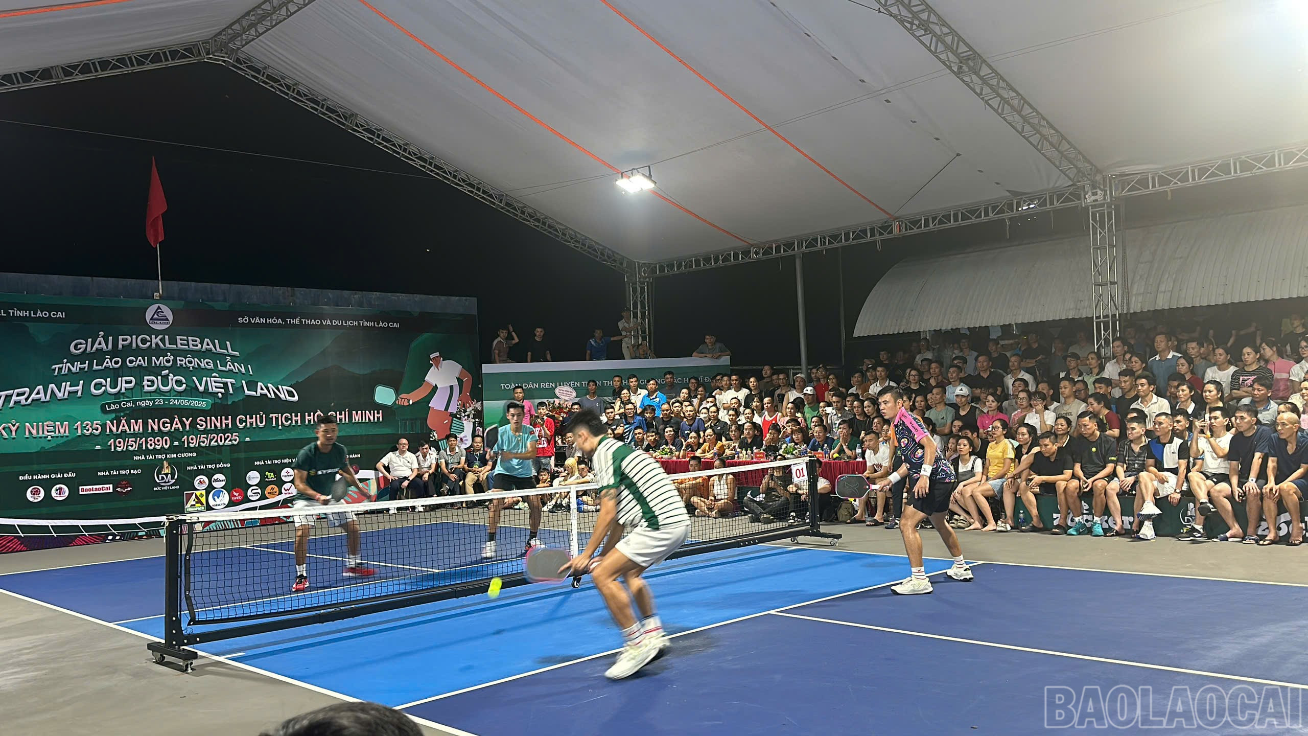 Trận chung kết nội dung đôi nam Open. baolaocai-br_z6632823962214-0f225fb39574ea7d214661b86d2105bd.jpg