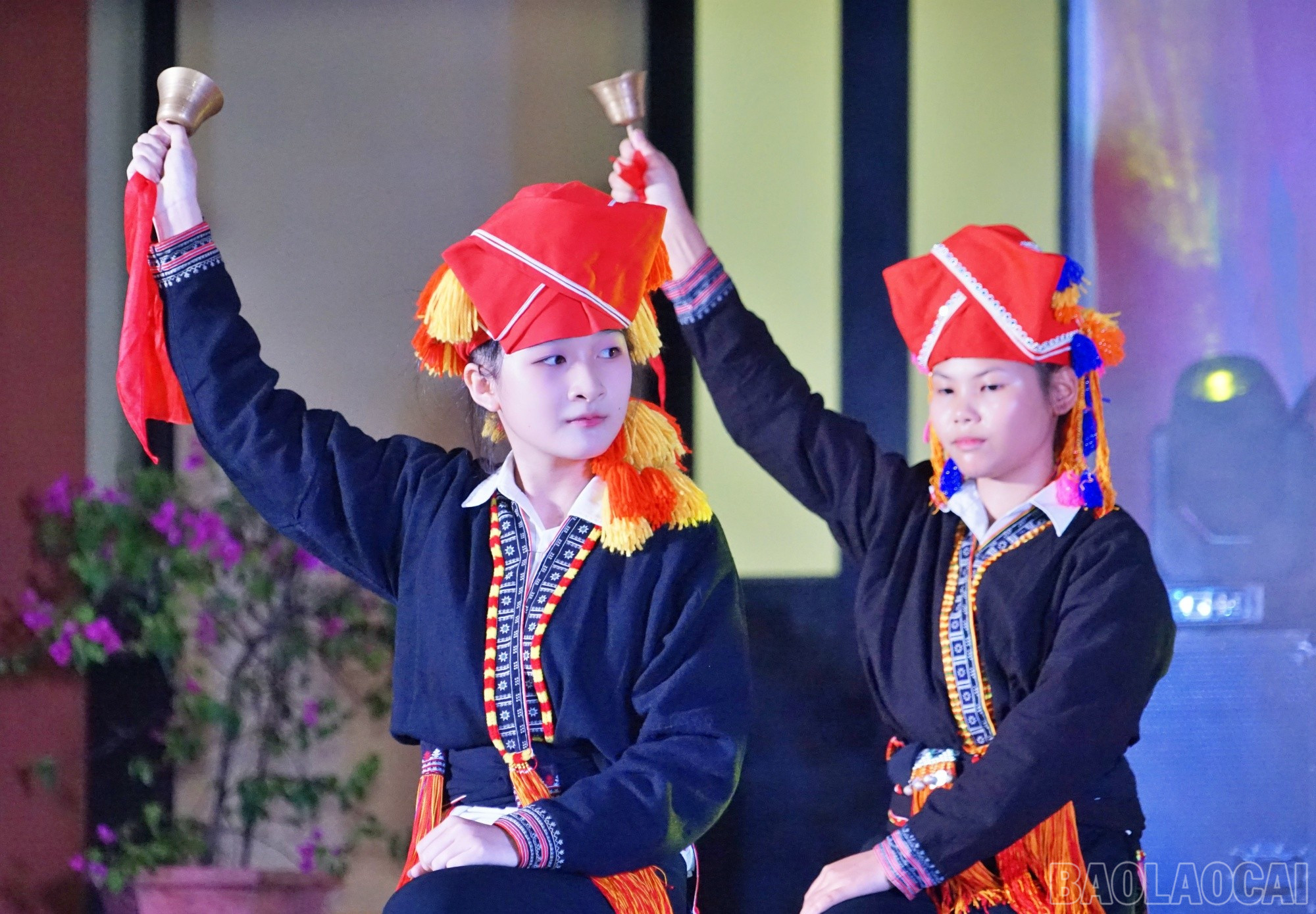 Nhiều tiết mục mang đậm bản sắc văn hóa các dân tộc trên địa bàn. baolaocai-br_bh9.jpg