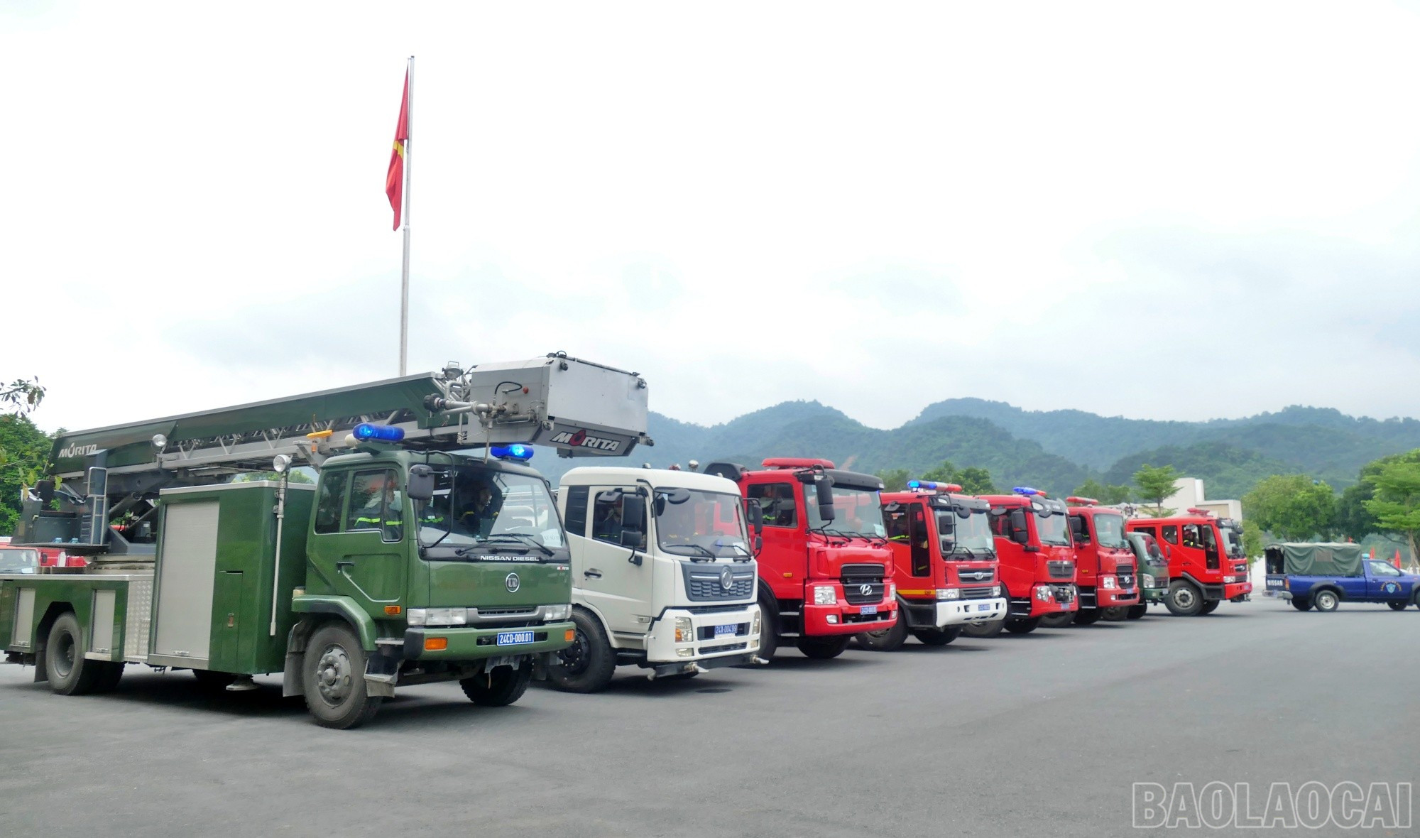 Các phương tiện tham gia buổi diễn tập. baolaocai-br_pc5.jpg