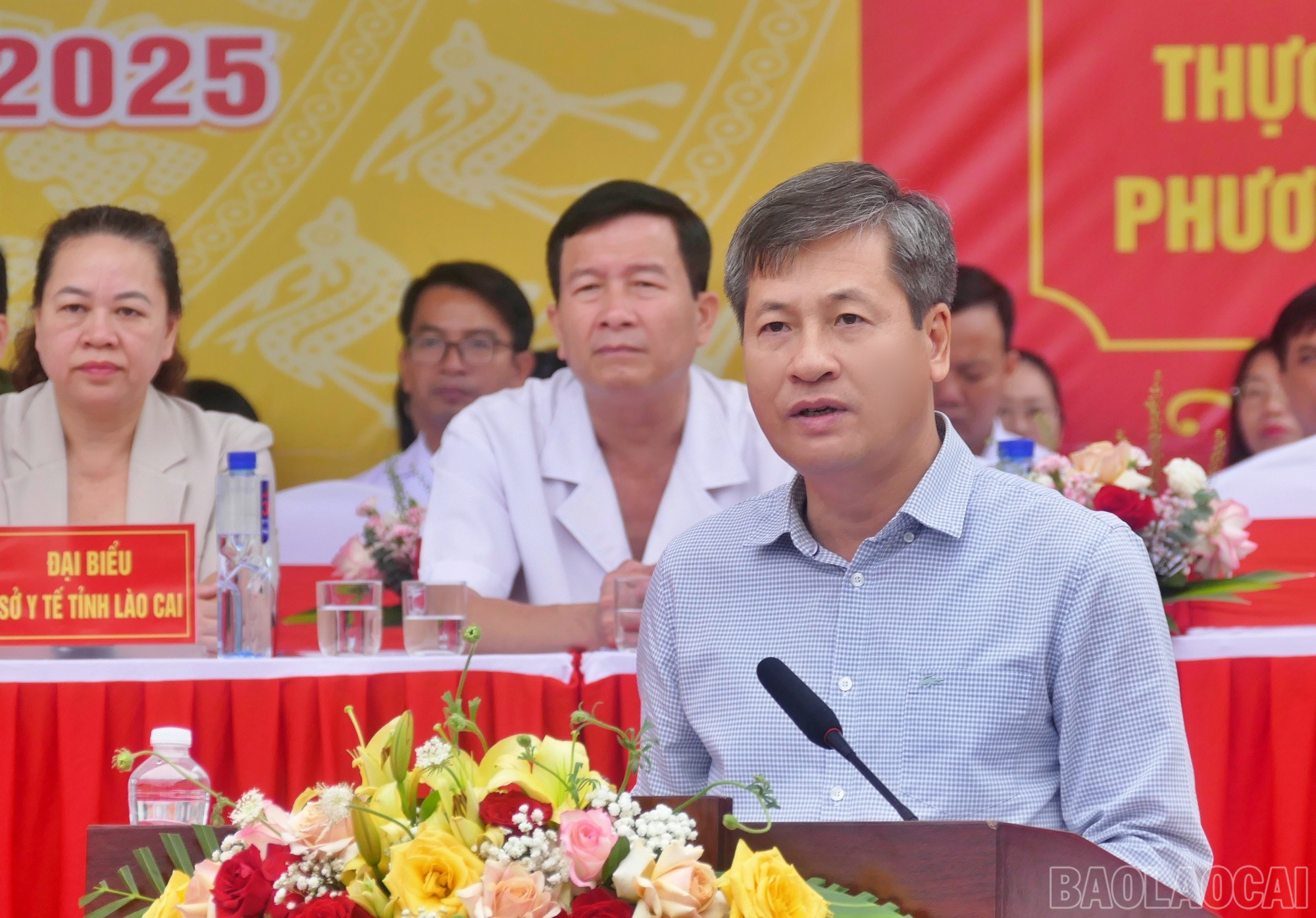 Đồng chí Ngô Hạnh Phúc - Ủy viên Ban Thường vụ Tỉnh ủy, Phó Chủ tịch UBND tỉnh, Trưởng Ban Chỉ đạo diễn tập phương án chữa cháy và cứu nạn, cứu hộ cấp tỉnh năm 2025 phát biểu khai mạc. baolaocai-br_pc3.jpg