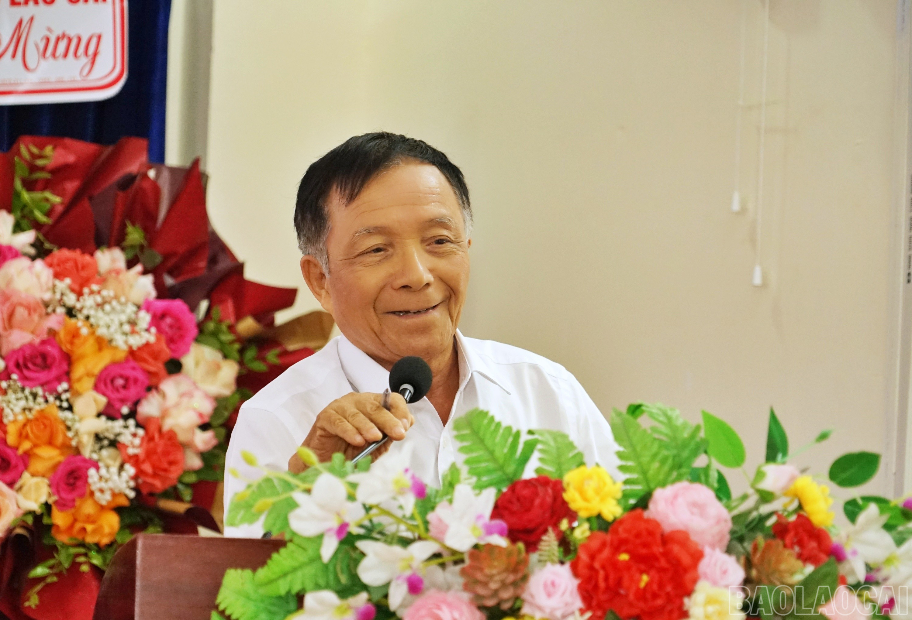 Các đại biểu thảo luận tại hội nghị. baolaocai-br_nct996.jpg
