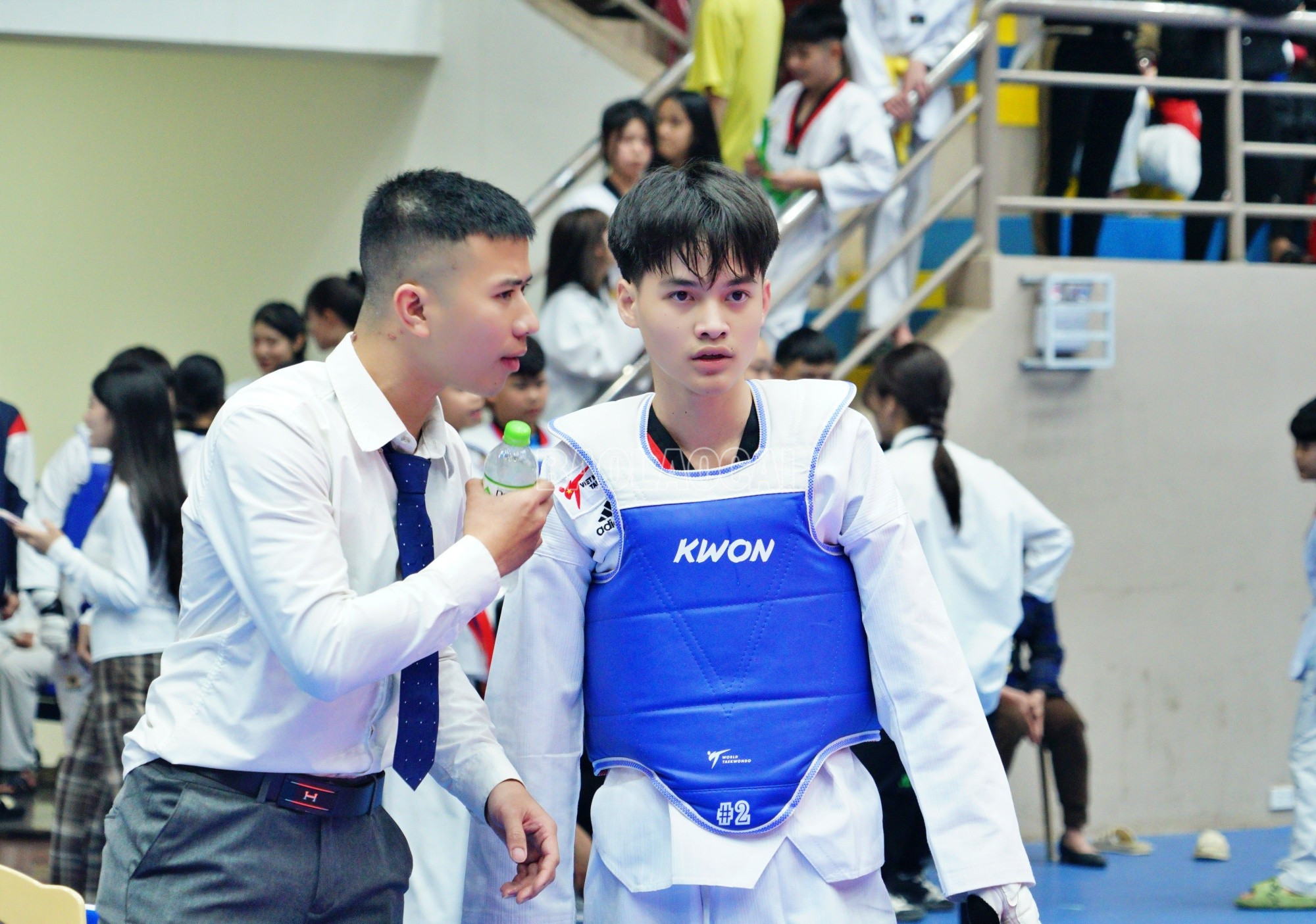 Nhiều trận đấu gay cấn, hấp dẫn ngay từ vòng ngoài. baolaocai-c_kmt9.jpg