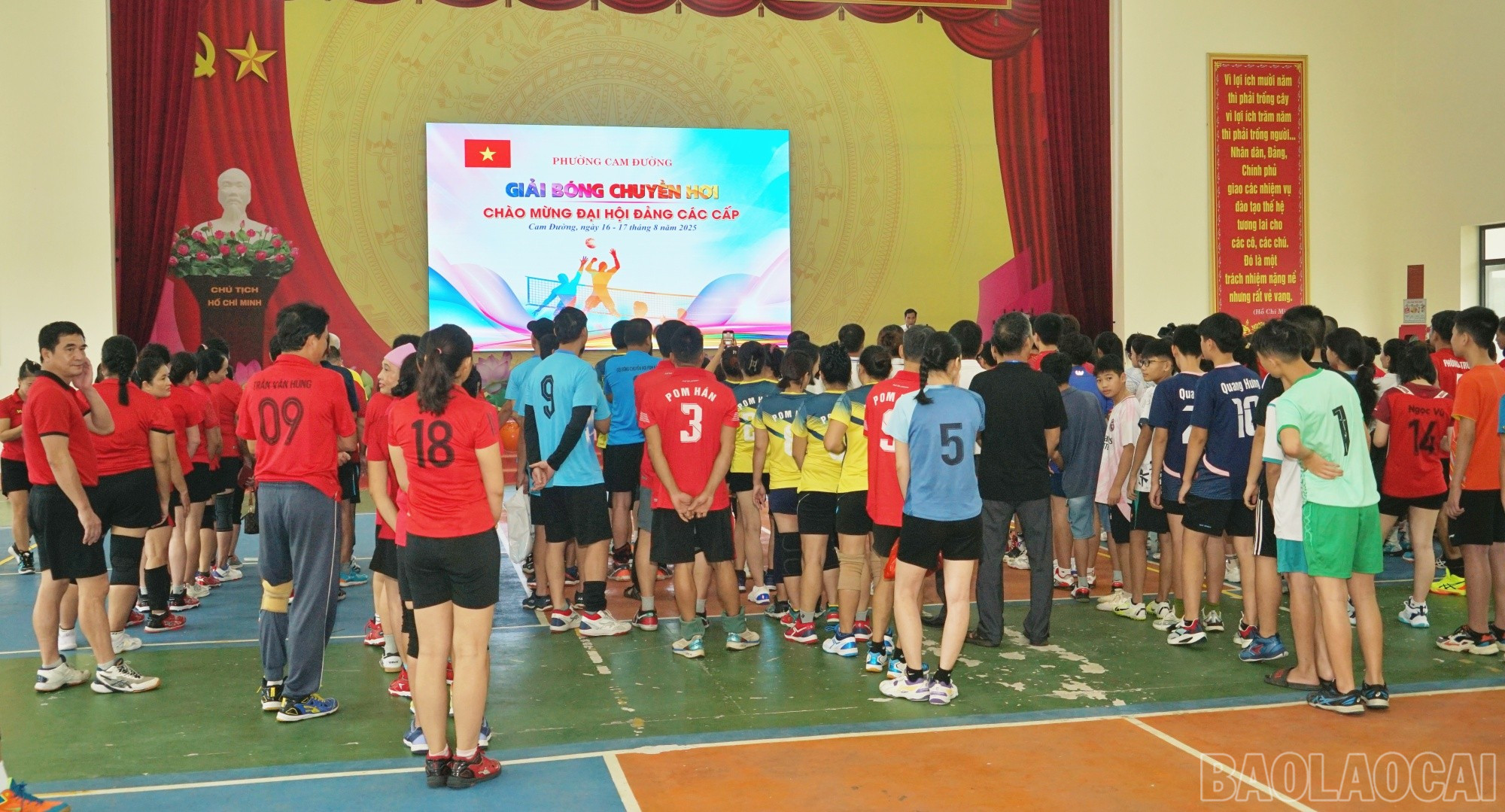 Quang cảnh lễ khai mạc. baolaocai-br_bch.jpg