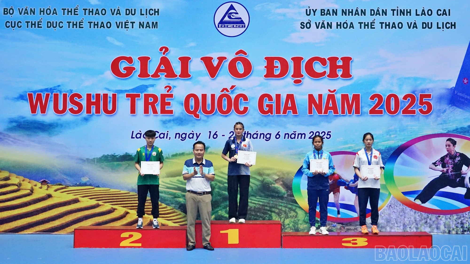 Trao giải hạng cân 52 kg nữ - nhóm A. baolaocai-br_vangnu.jpg