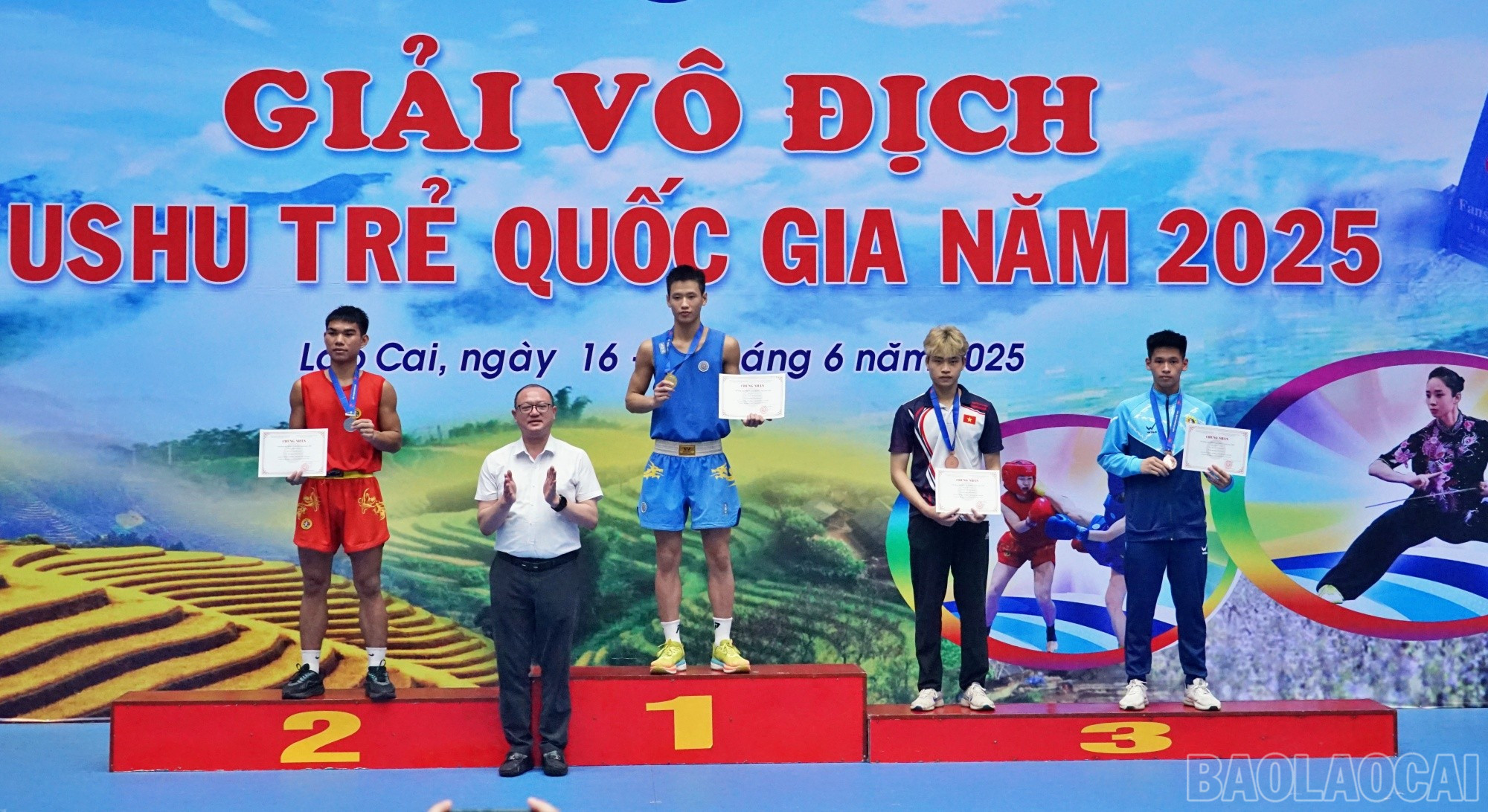 Trao giải hạng cân 65 kg nam - nhóm A. baolaocai-br_vangnam.jpg
