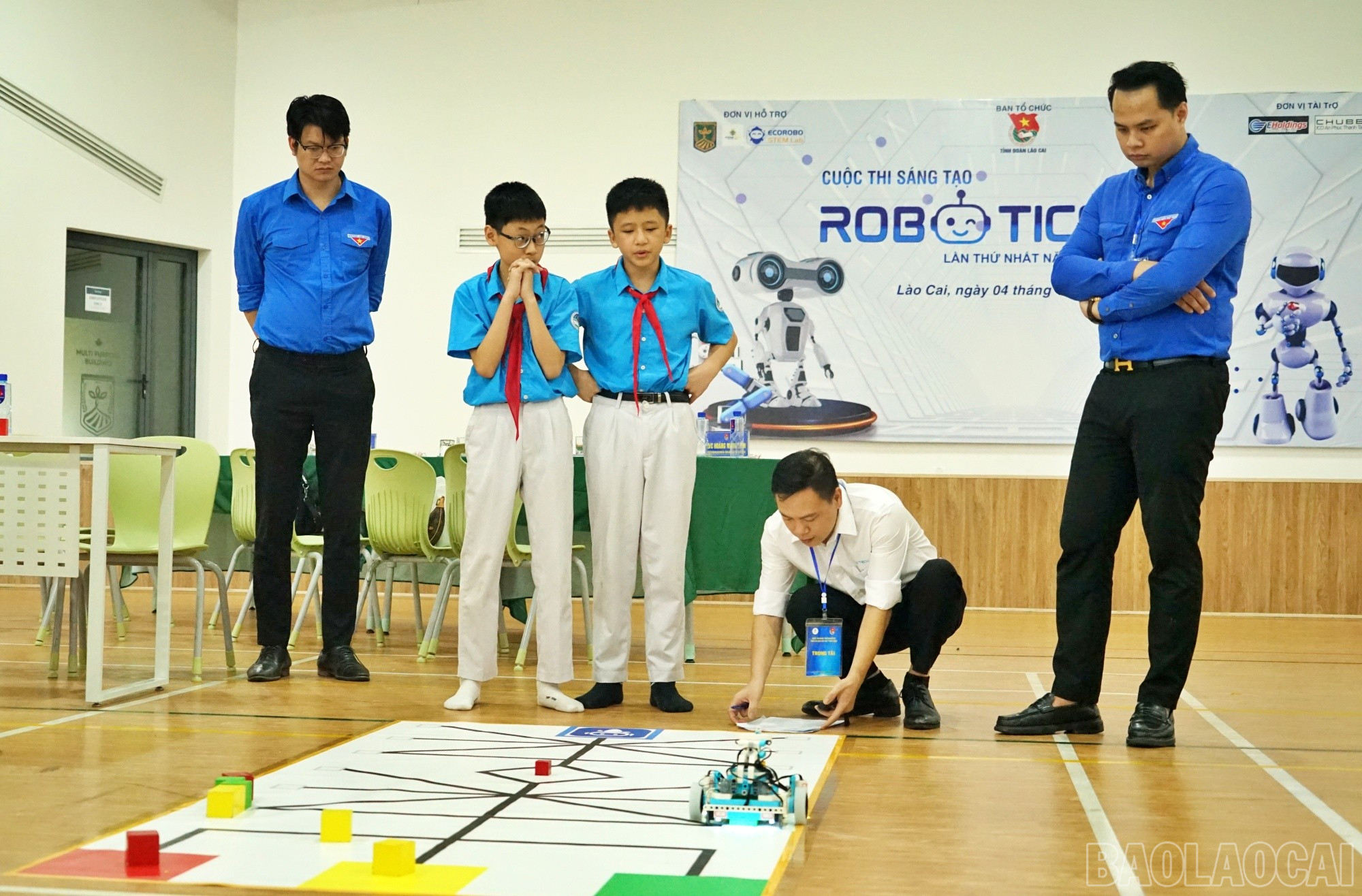 Các đội tham gia lượt thi đầu tiên vào sáng 4/10. baolaocai-br_robo91.jpg