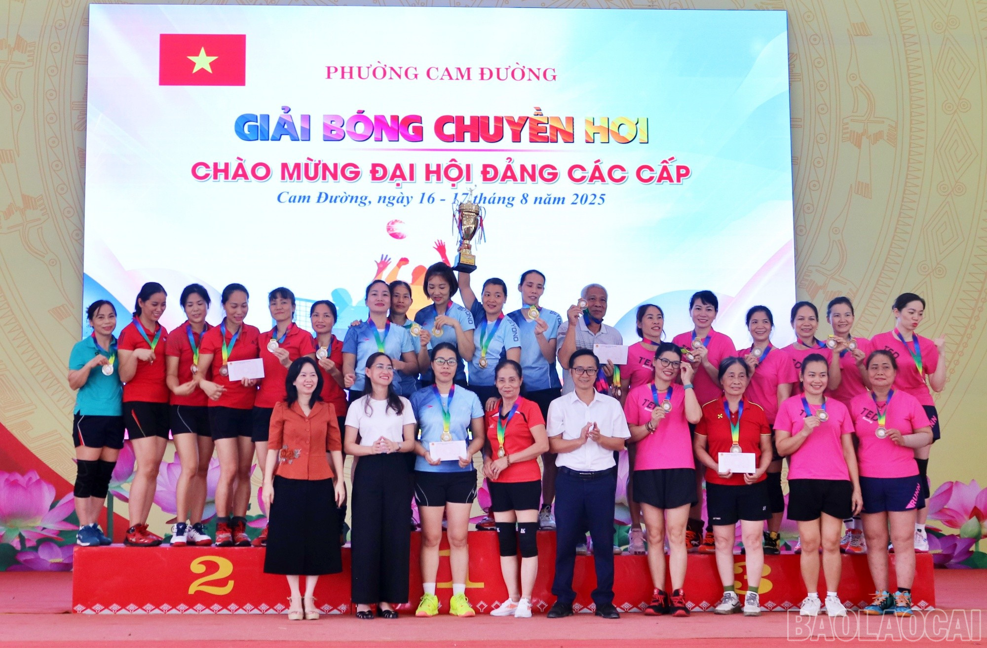 Trao giải Nhất, Nhì, Ba nội dung của nữ. baolaocai-br_nhat-nu.jpg