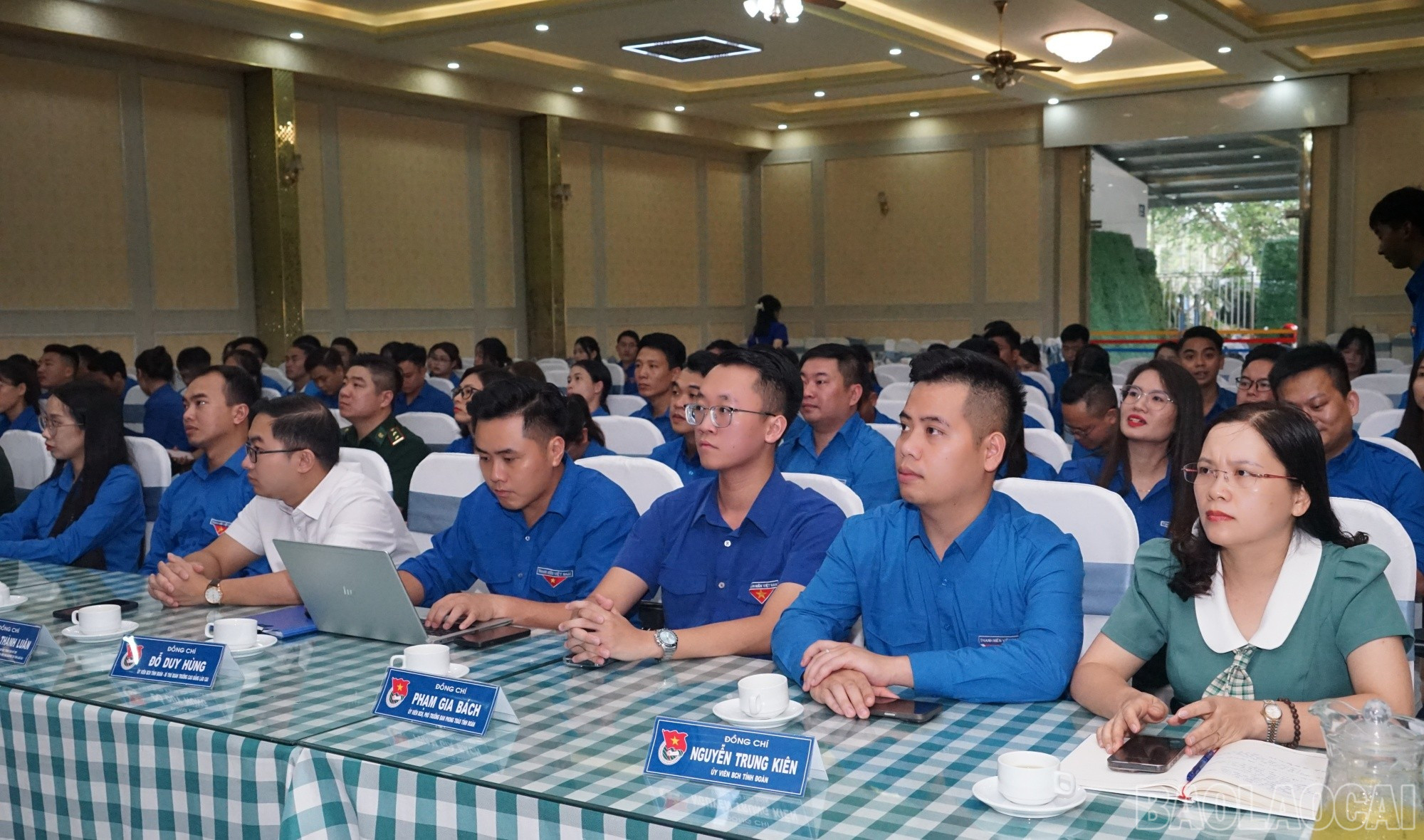 Gần 200 cán bộ, đoàn viên, thanh niên thuộc các cơ sở đoàn, chi đoàn tiêu biểu dự hội nghị. baolaocai-br_soket3.jpg
