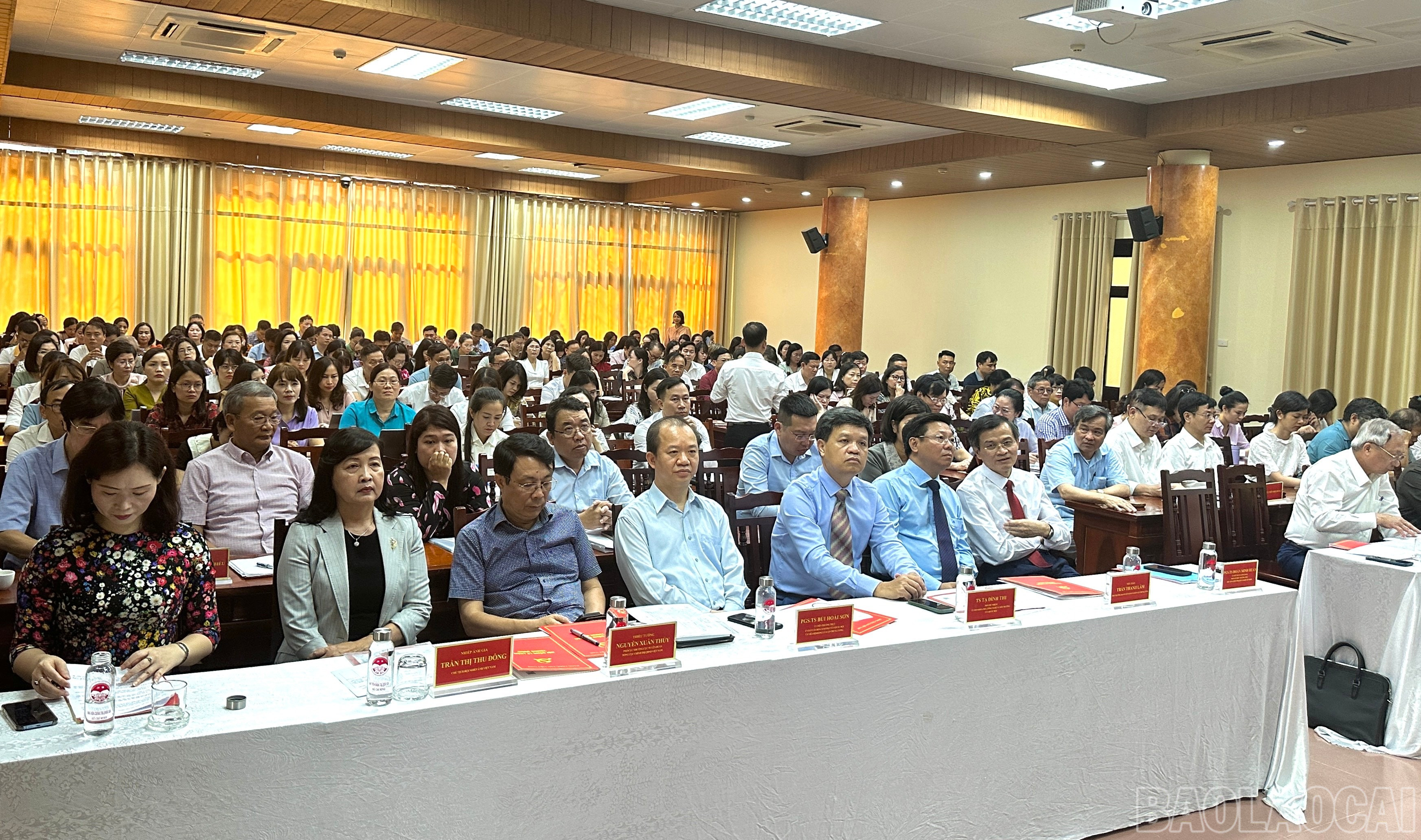 Các đại biểu và học viên tại hội nghị. baolaocai-br_1000013267.jpg