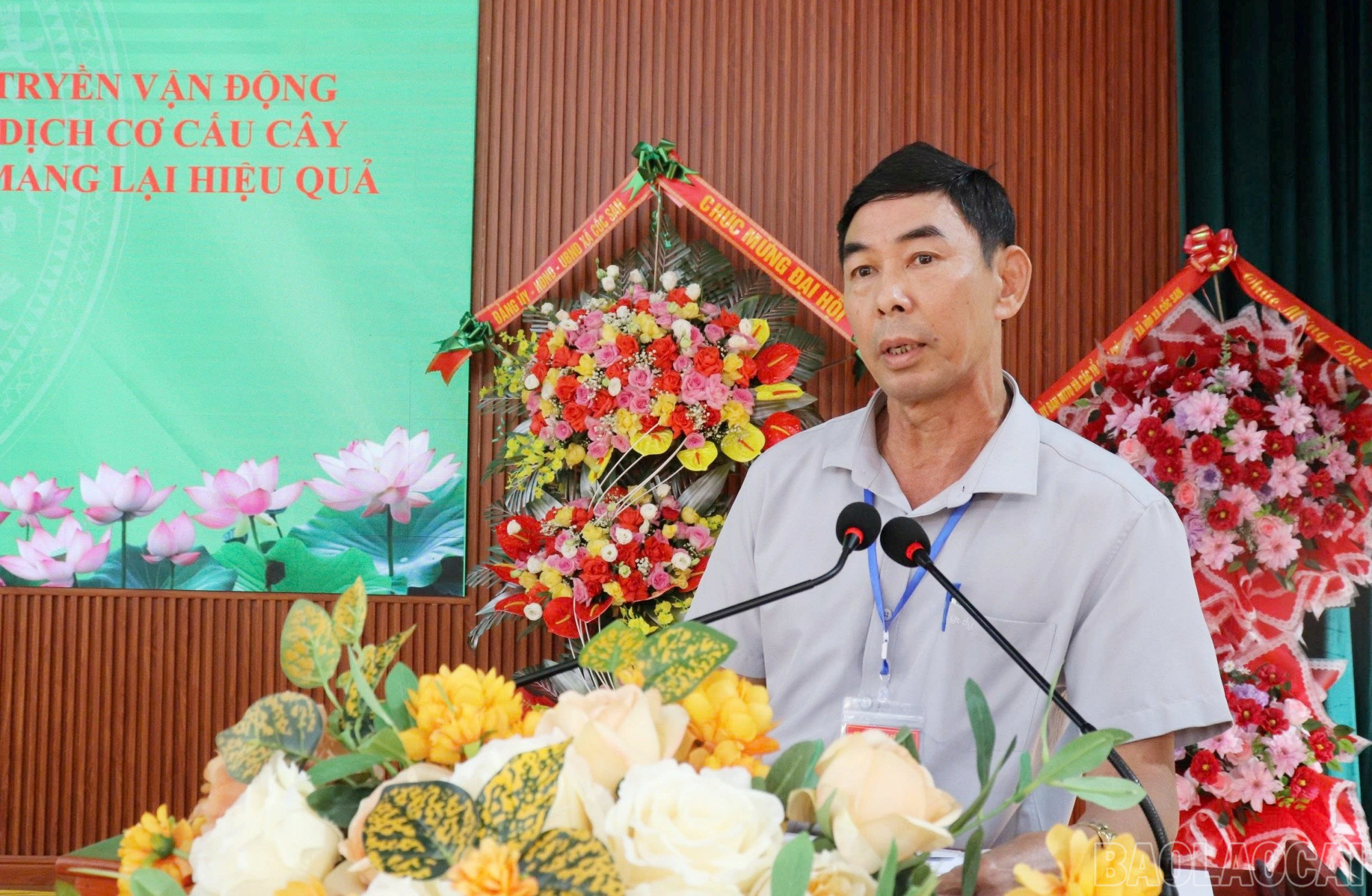 Hội viên nông dân xã phát biểu ý kiến tại Đại hội. baolaocai-br_cs7.jpg