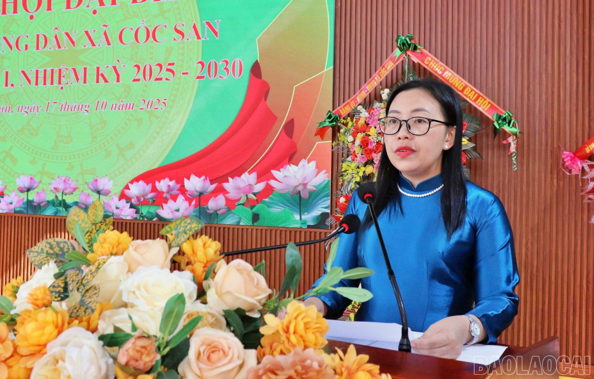 Đồng chí Giàng Thị Mai - Phó Bí thư Đảng ủy xã phát biểu tại Đại hội. baolaocai-br_cs2.jpg