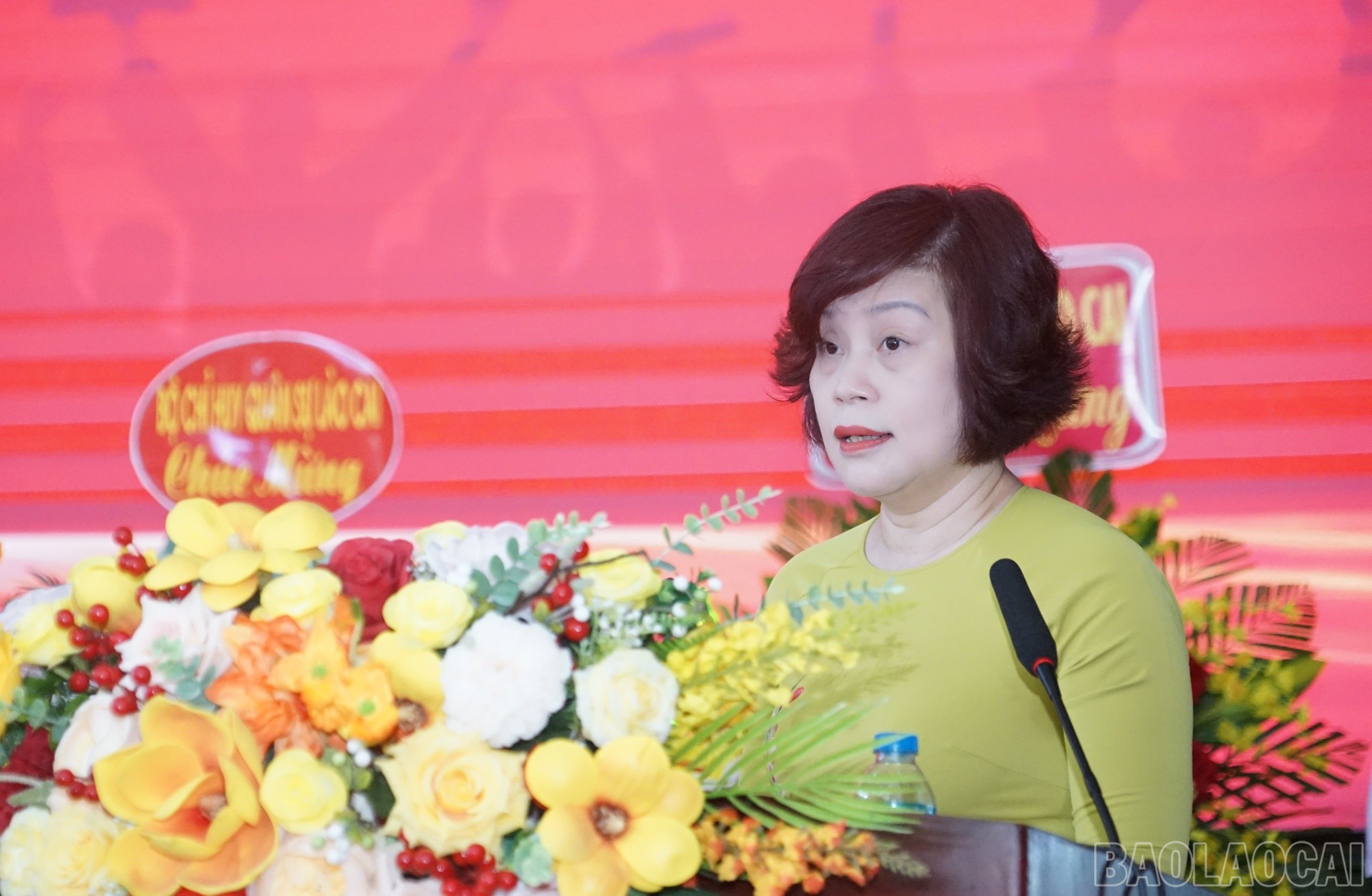 Bà Nguyễn Hồng Liên, Giám đốc Phân hiệu Đại học Thái Nguyên tại Lào Cai phát biểu tại Lễ khai giảng. baolaocai-br_thai5.jpg