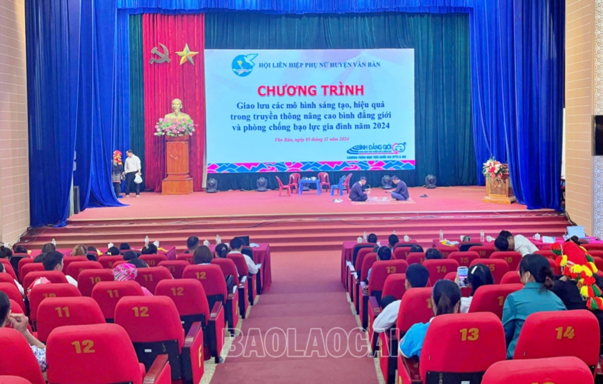 Quang cảnh chương trình giao lưu. Ảnh: Hoàng Quyên da83-5383.jpg