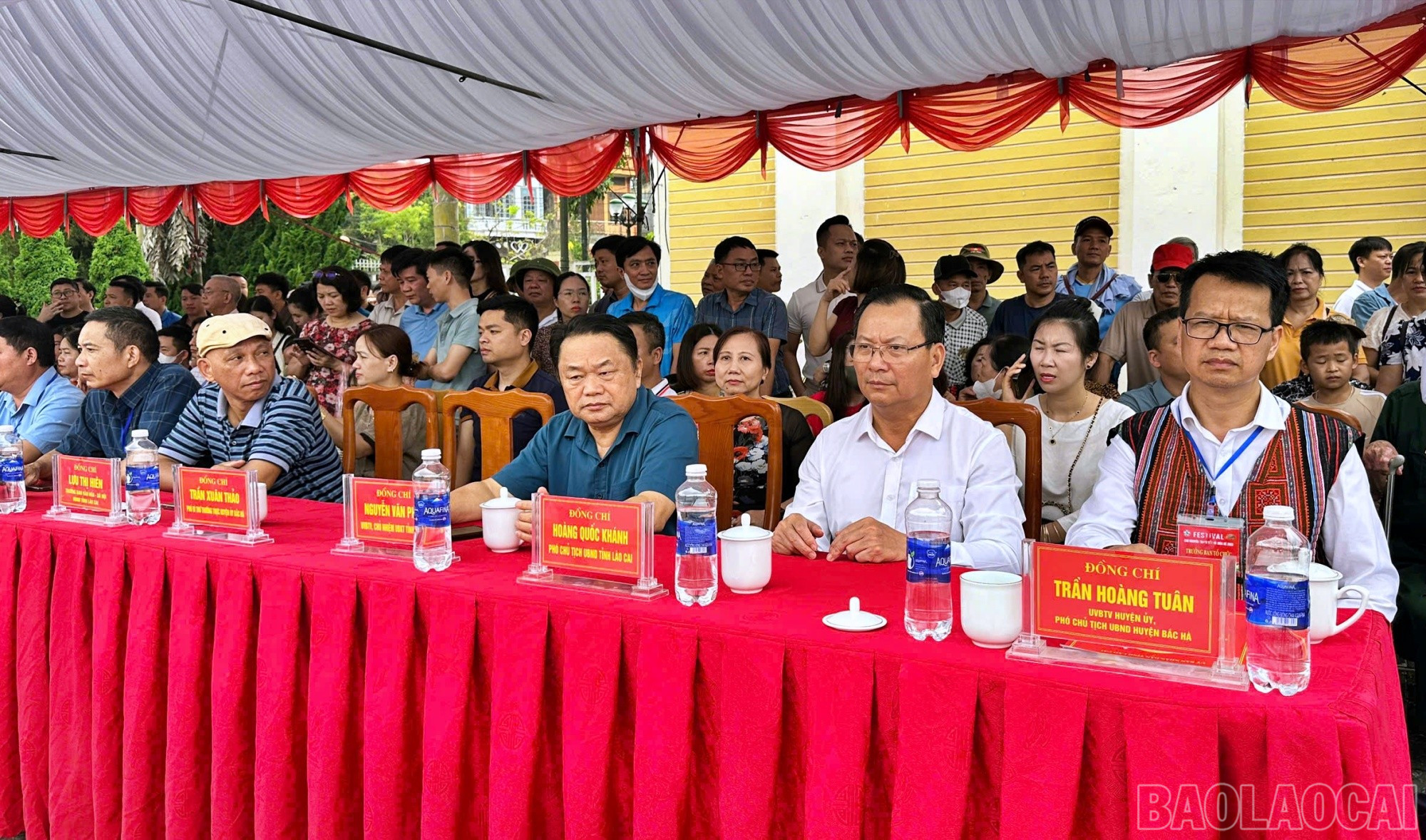 Đại biểu dự buổi lễ. baolaocai-br_bac2.jpg