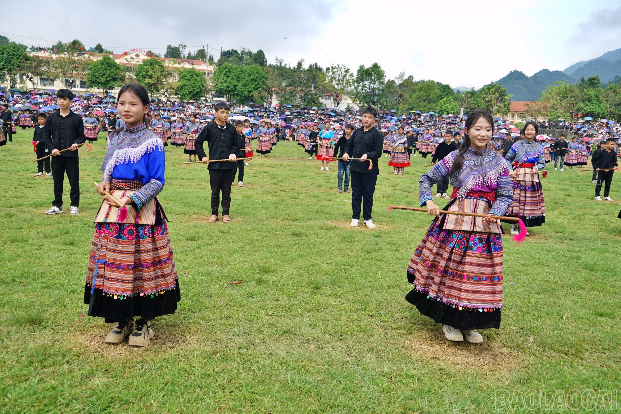 baolaocai-br_dong-nguoi-4.jpg