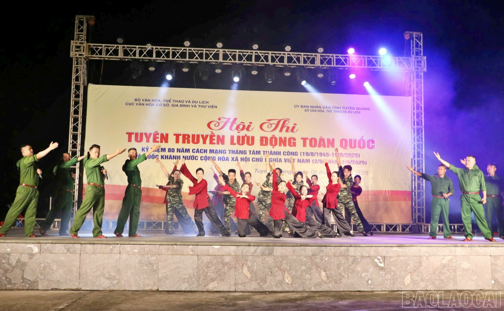 بعض عروض وفد لاو كاي في المسابقة. الصورة: مساهم Một số tiết mục của đoàn Lào Cai tại Hội thi. Ảnh: CTV