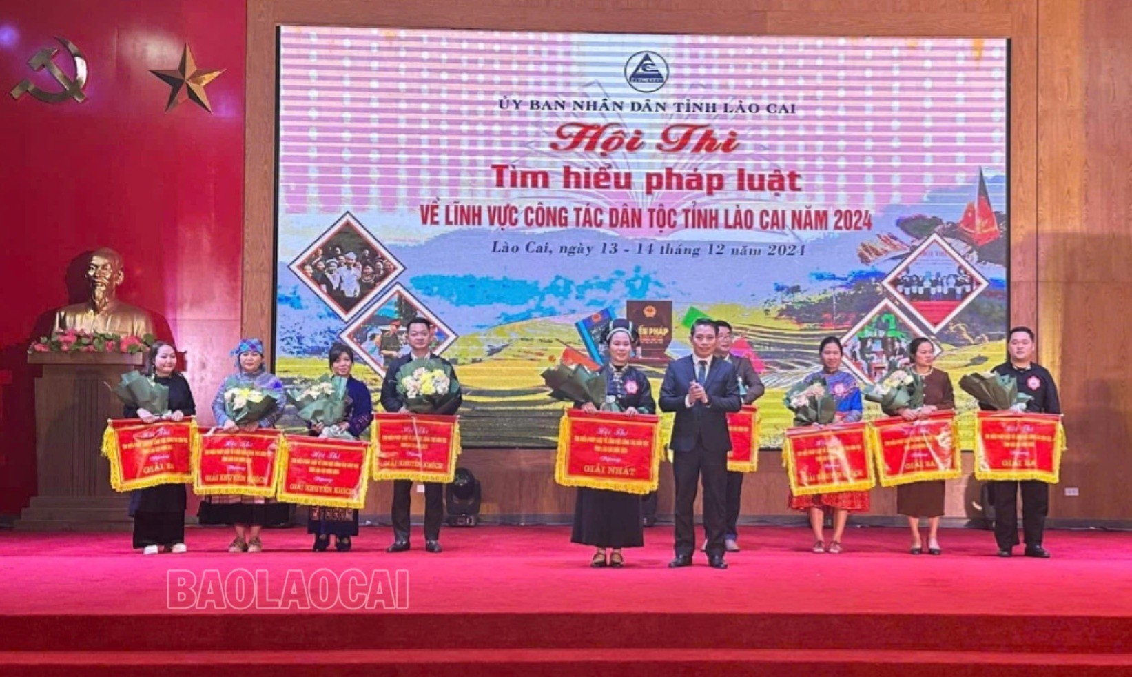 Trao giải cho các đội thi. mk-80.jpg