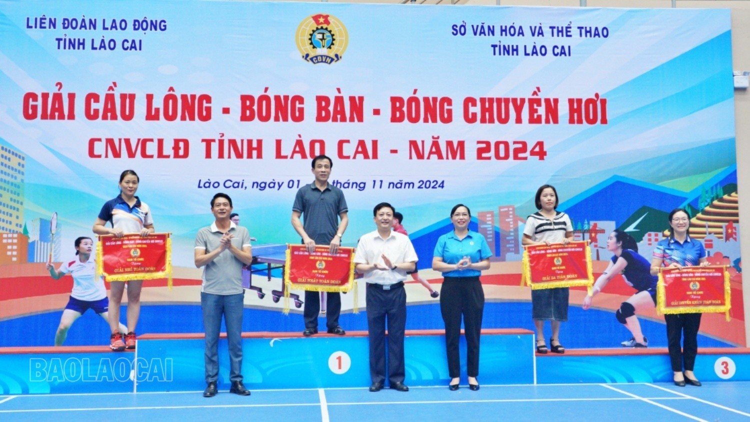 Trao giải toàn đoàn cho các đoàn xuất sắc. ddtd-8341.jpg