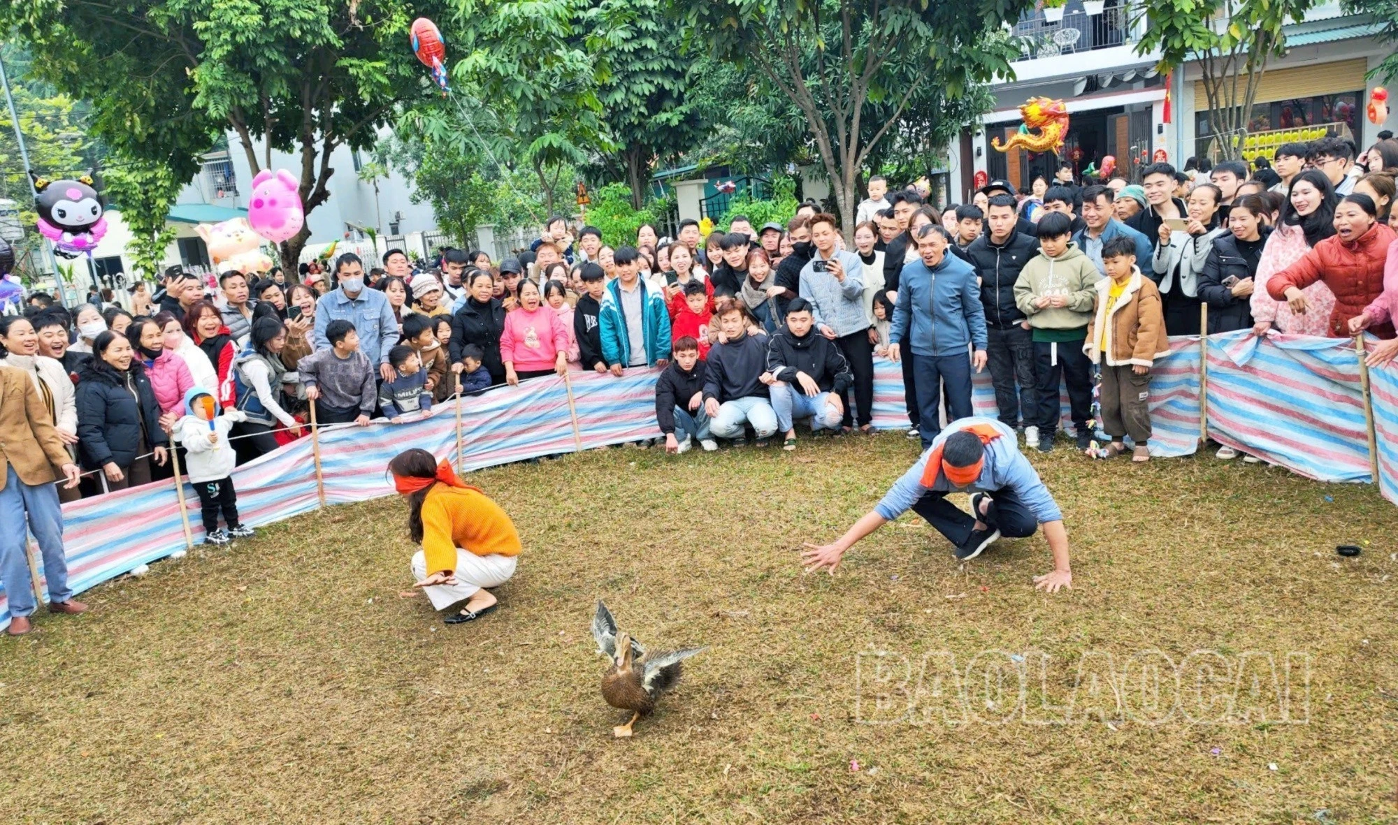 Người dân nô nức tham gia các trò chơi dân gian.