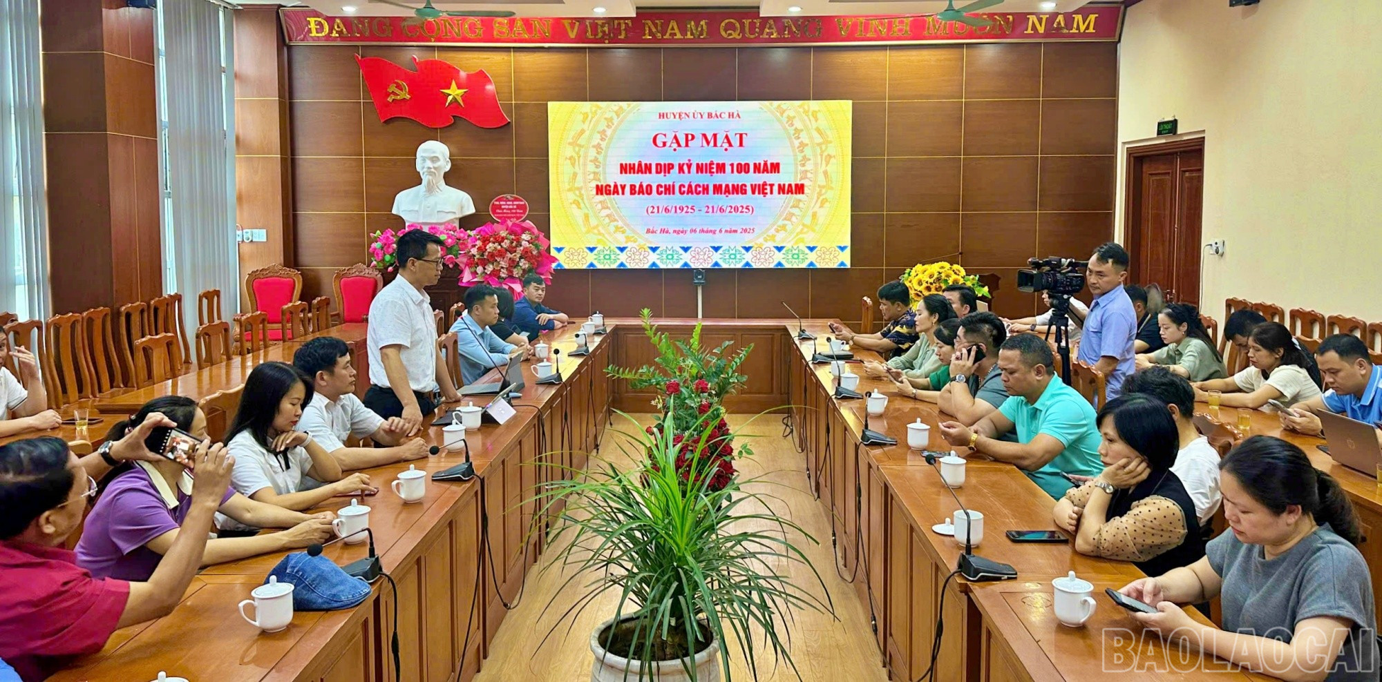 Quang cảnh buổi gặp mặt. baolaocai-br_gap1.jpg