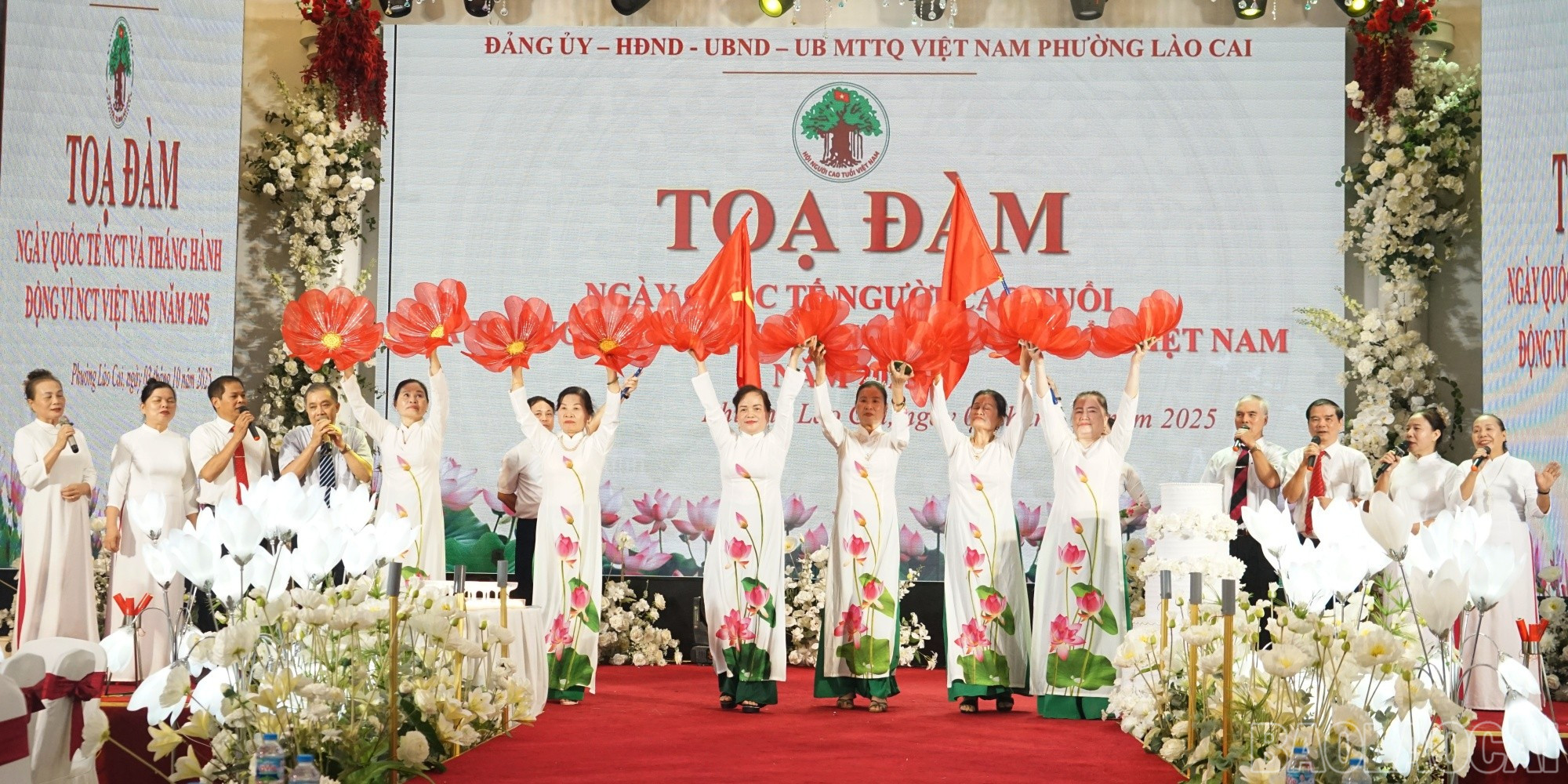 Nhiều tiết mục văn nghệ hấp dẫn do người cao tuổi trên địa bàn phường Lào Cai biểu diễn. baolaocai-br_nct1.jpg