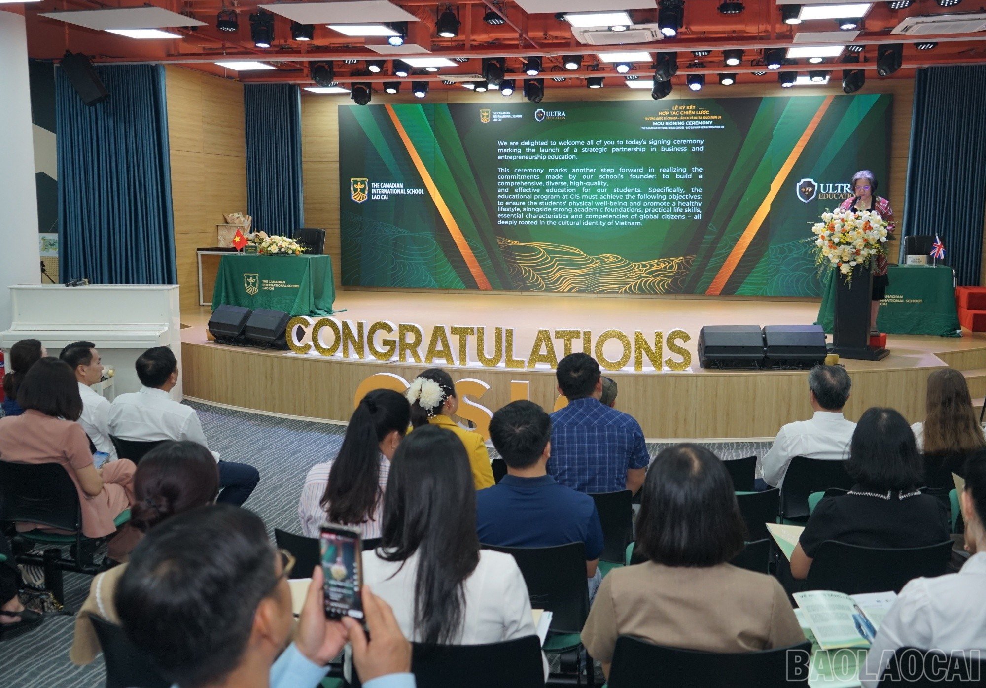Bà Nguyễn Thị Kiều Oanh, Chủ tịch HĐQT Tập đoàn đầu tư Khôi Nguyên phát biểu tại buổi lễ. baolaocai-br_pb11.jpg