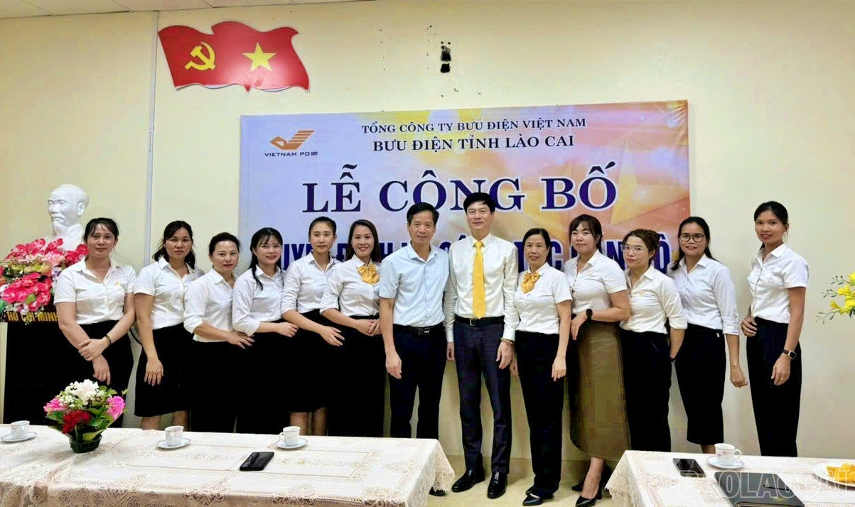 Lễ công bố Quyết định về công tác cán bộ sau sáp nhập tại Bưu điện huyện Bắc Hà. bbbb.jpg