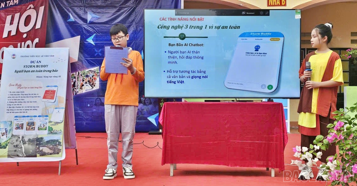 Học sinh tham gia phần thi tiểu phẩm. baolaocai-br_lvt4.jpg