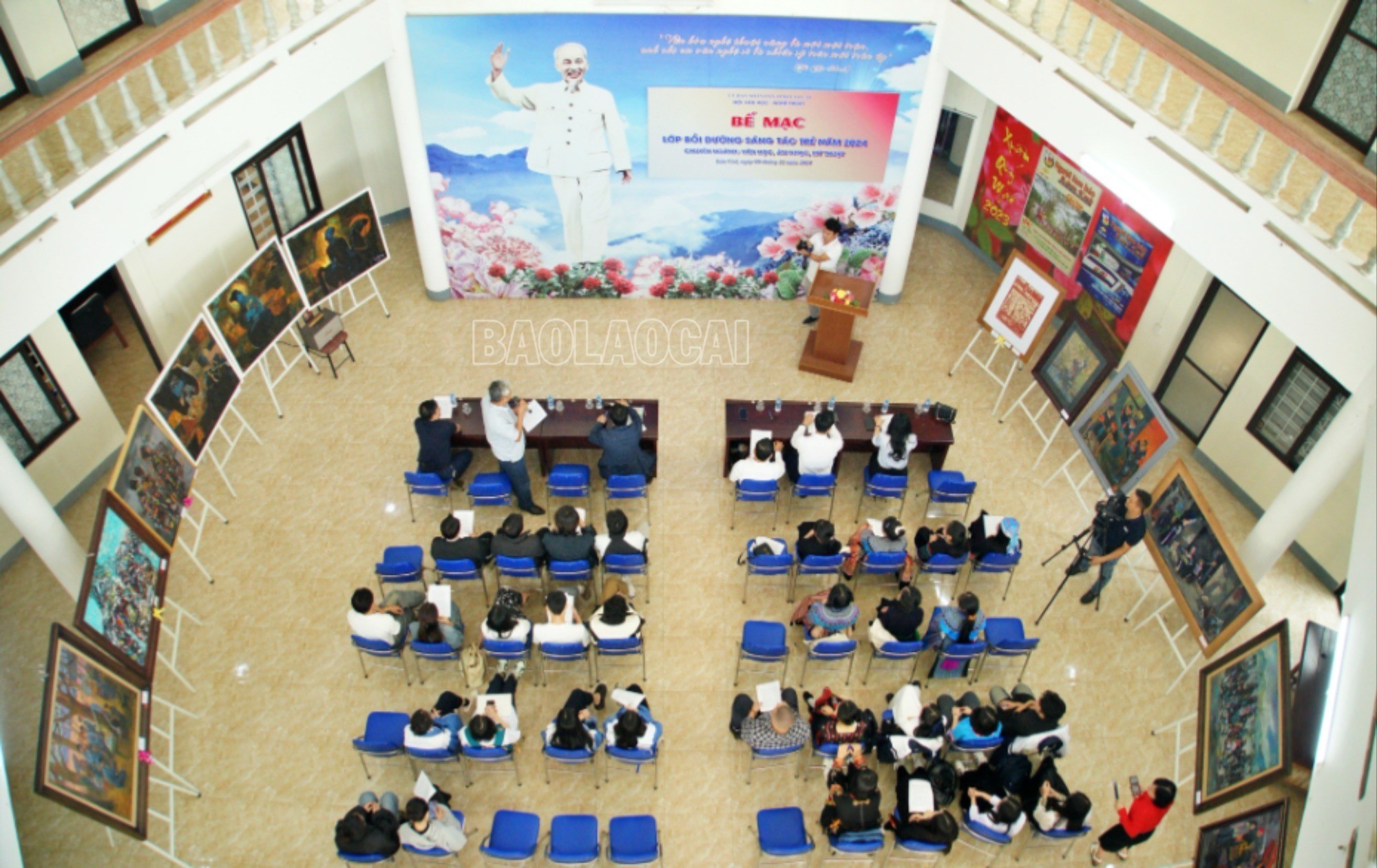 Quang cảnh lễ bế mạc. vh3-2366.jpg