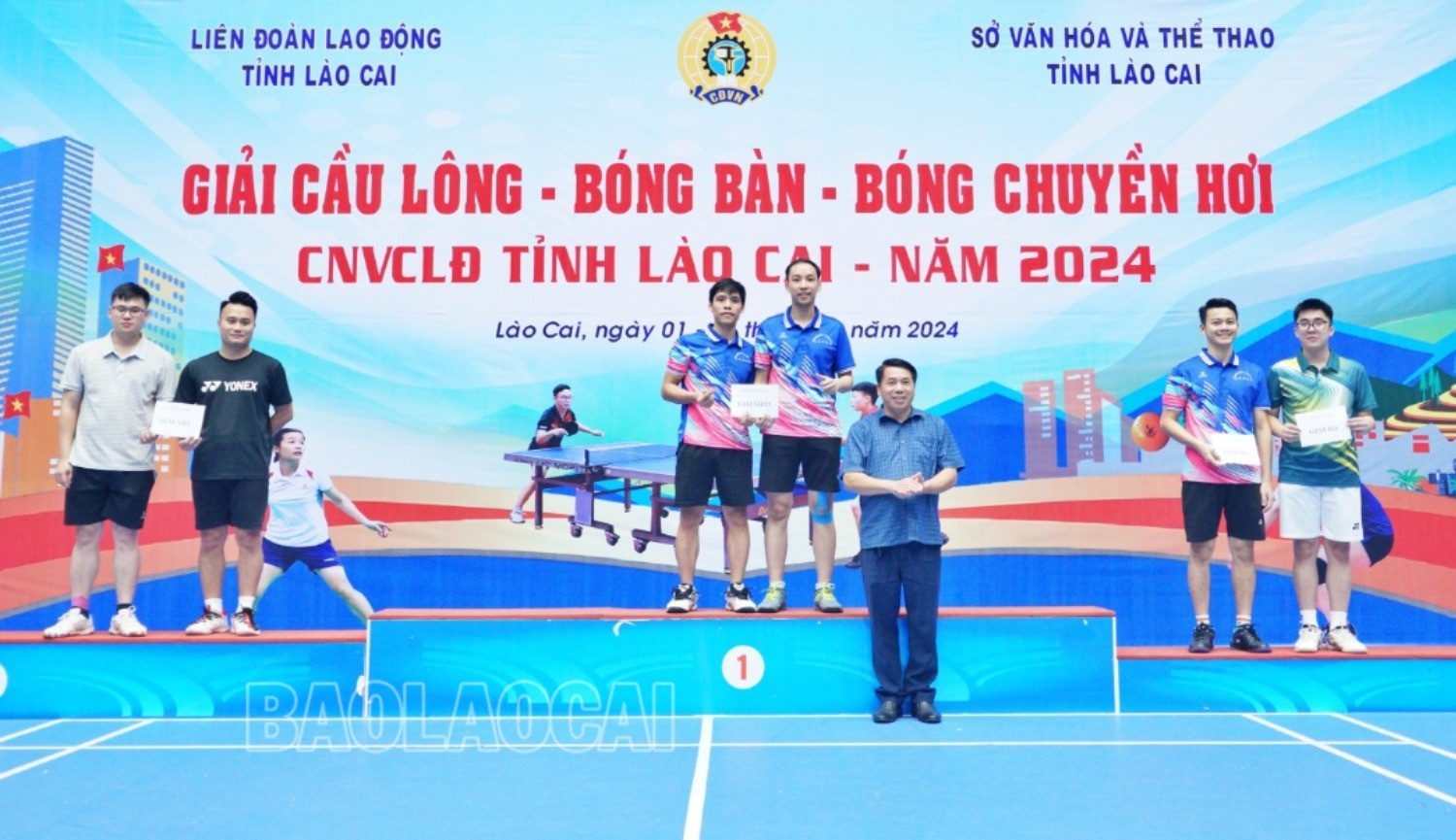Trao giải một số nội dung môn cầu lông. cl8-5647.jpg