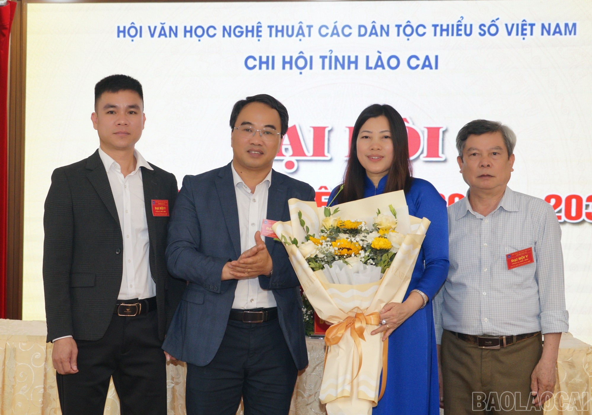 Ban Chấp hành Chi hội nhiệm kỳ mới ra mắt đại hội. baolaocai-br_dtts90.jpg