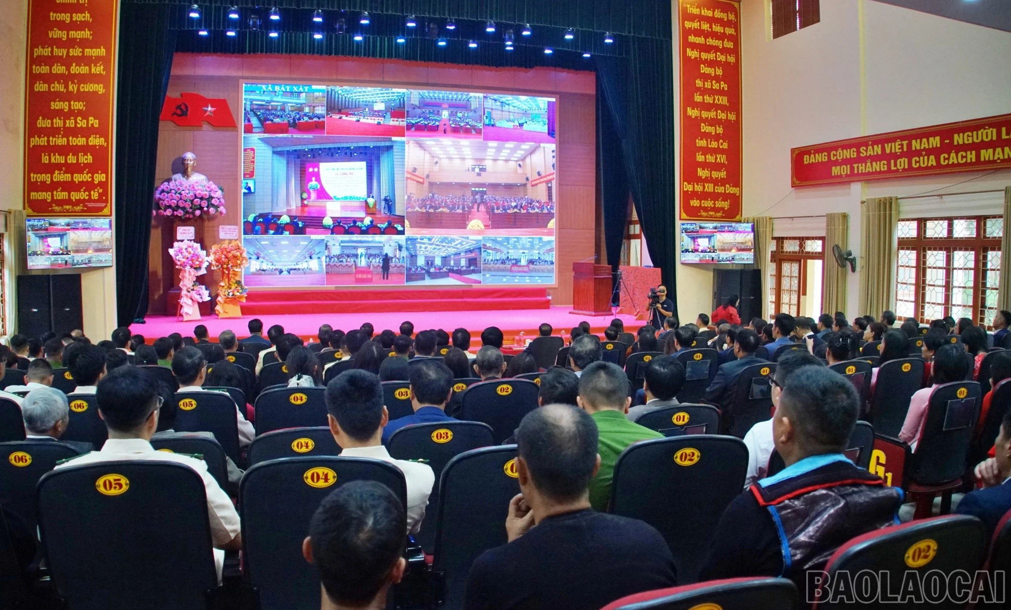 Quang cảnh buổi lễ tại phường Sa Pa.