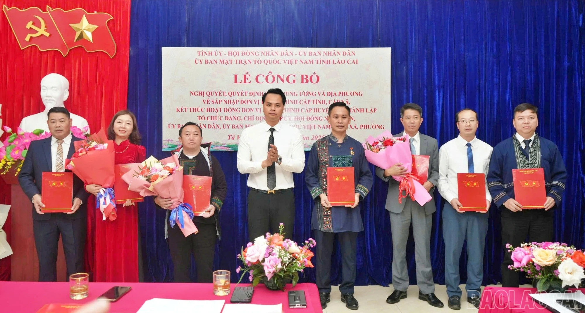 Trao quyết định nhân sự chủ chốt tại xã Tả Van.