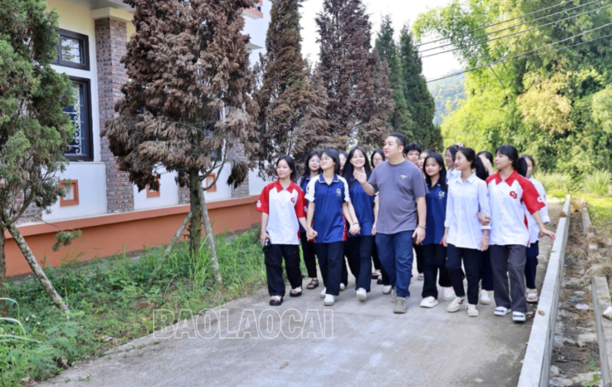 Lớp bồi dưỡng sáng tác văn học. vh7-1109.jpg